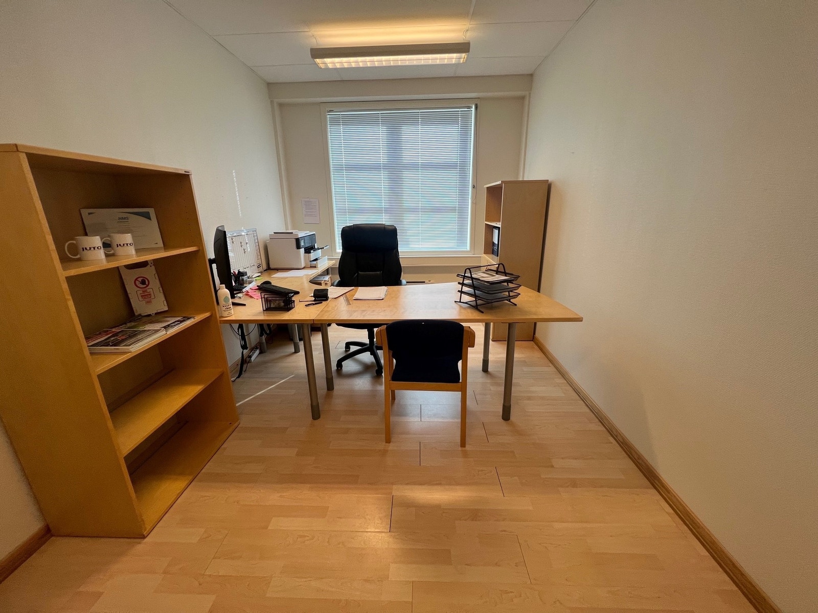 Enkelt kontor i 1. etg. Galleribilde