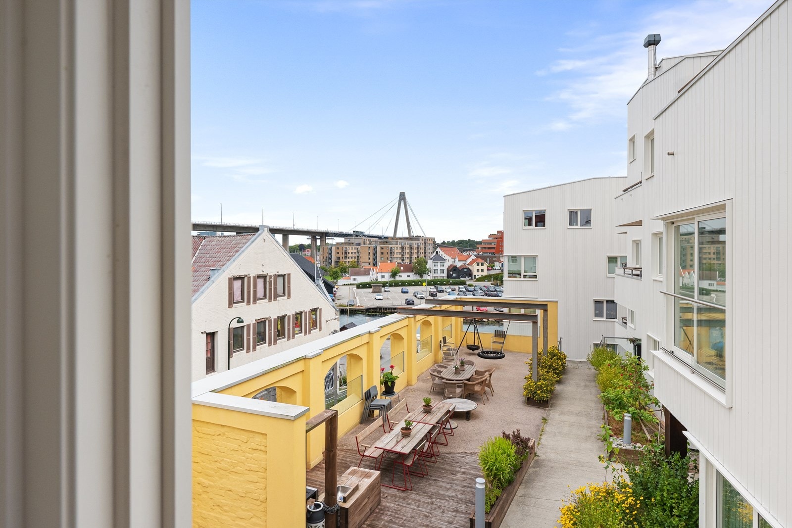 Utsikten fra leiligheten mot Svankevika og sjøen Galleribilde