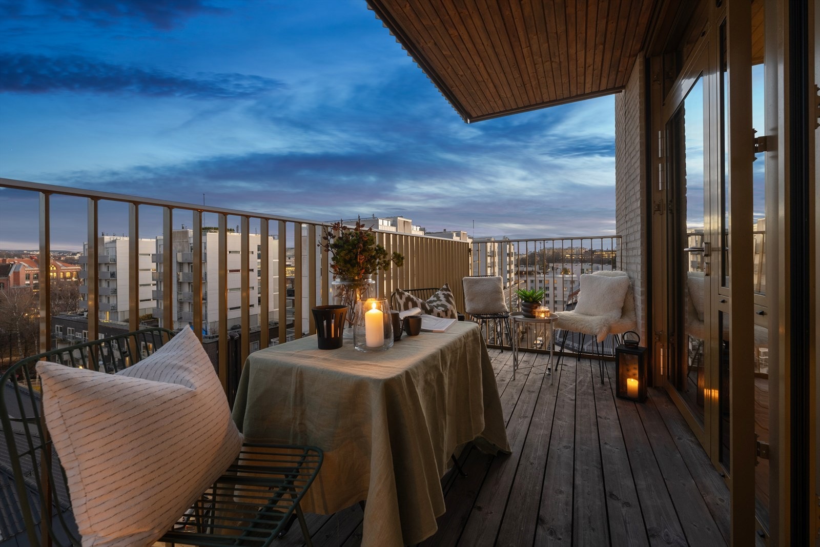 Østvendt balkong med utgang fra soverommene Galleribilde