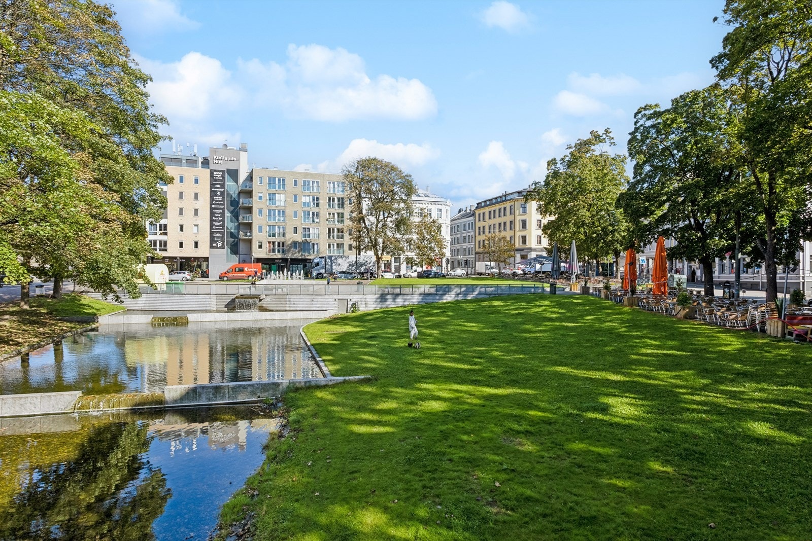 Alexander Kiellands plass med Kiellands Hus like i nærheten Galleribilde
