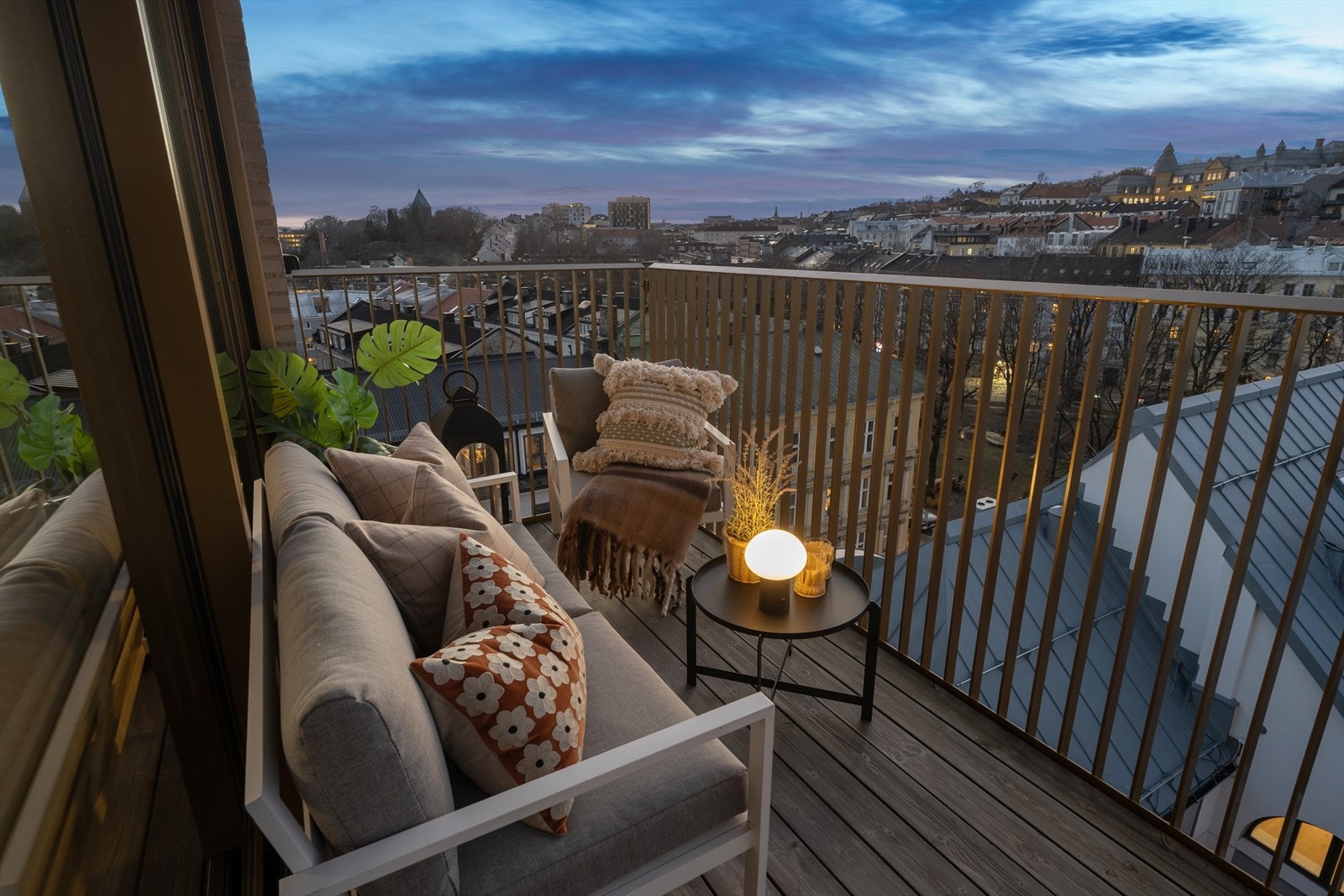 Romslig balkong hvor man kan ha grill Galleribilde