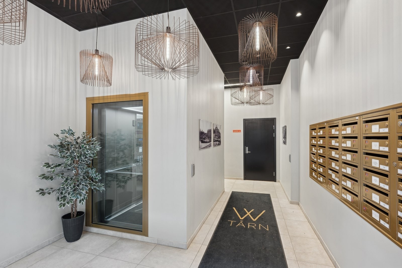 Inngangspartiet gir et fint førsteinntrykk - på vei til heisen som tar deg til 9. etasje Galleribilde