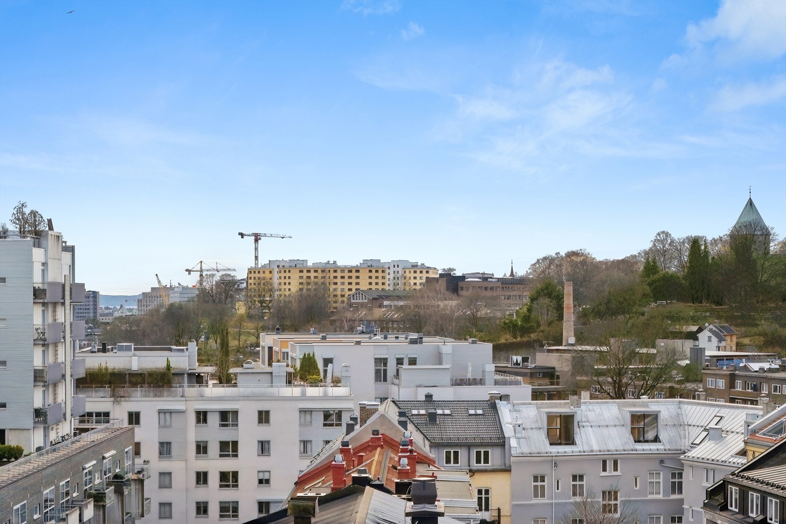 Utsikt over byen Galleribilde