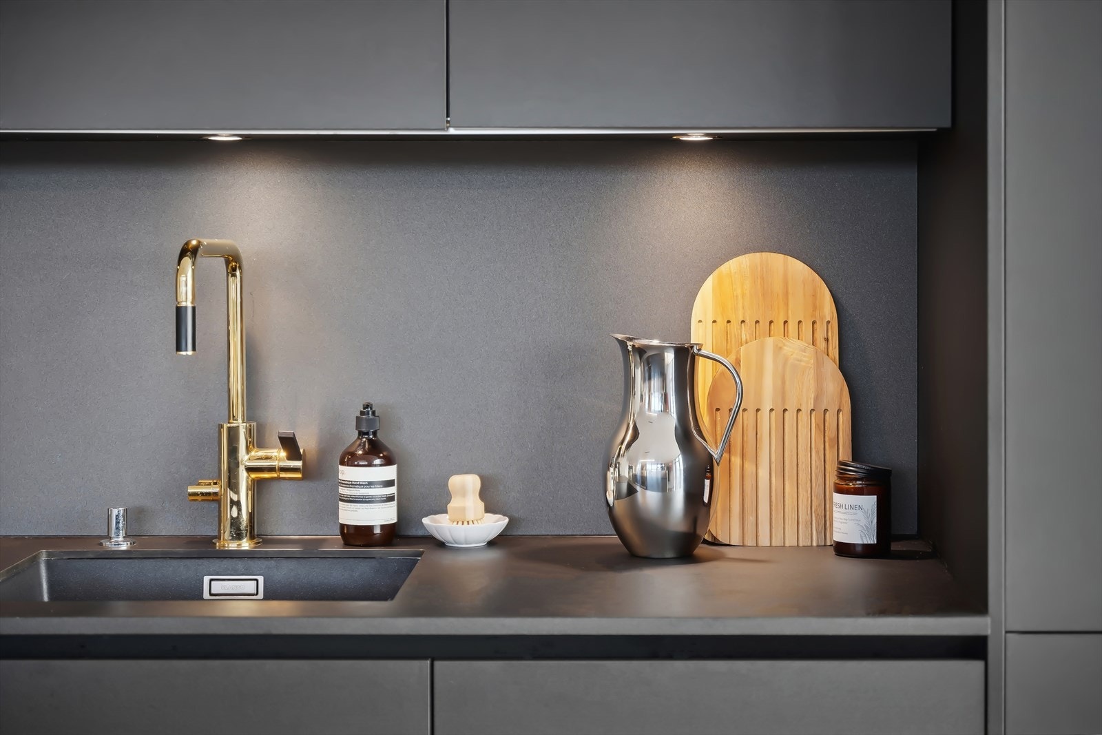 Lekkert kjøkken med Miele hvitevarer Galleribilde