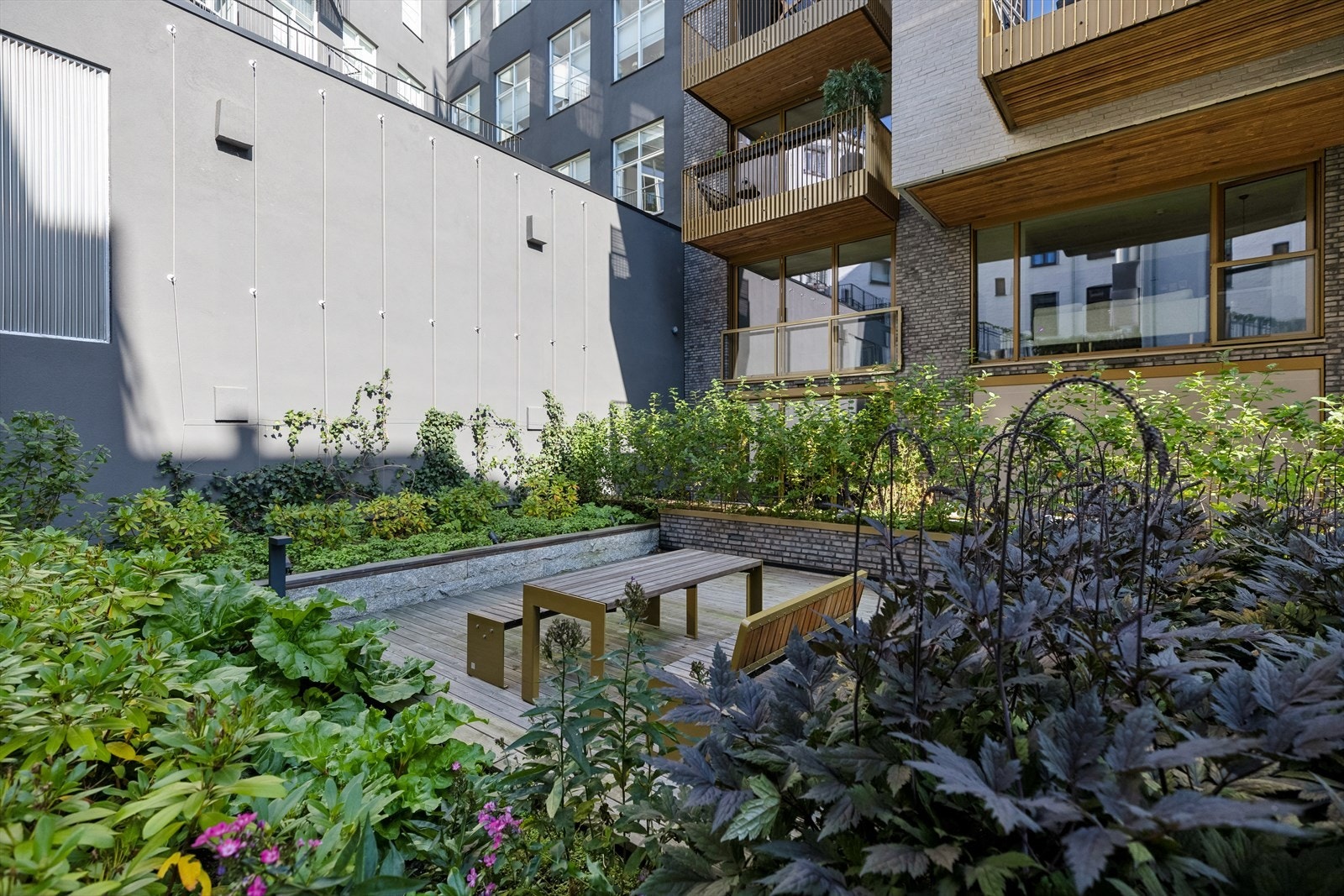 Hyggelige fellesarealer med sittegrupper Galleribilde