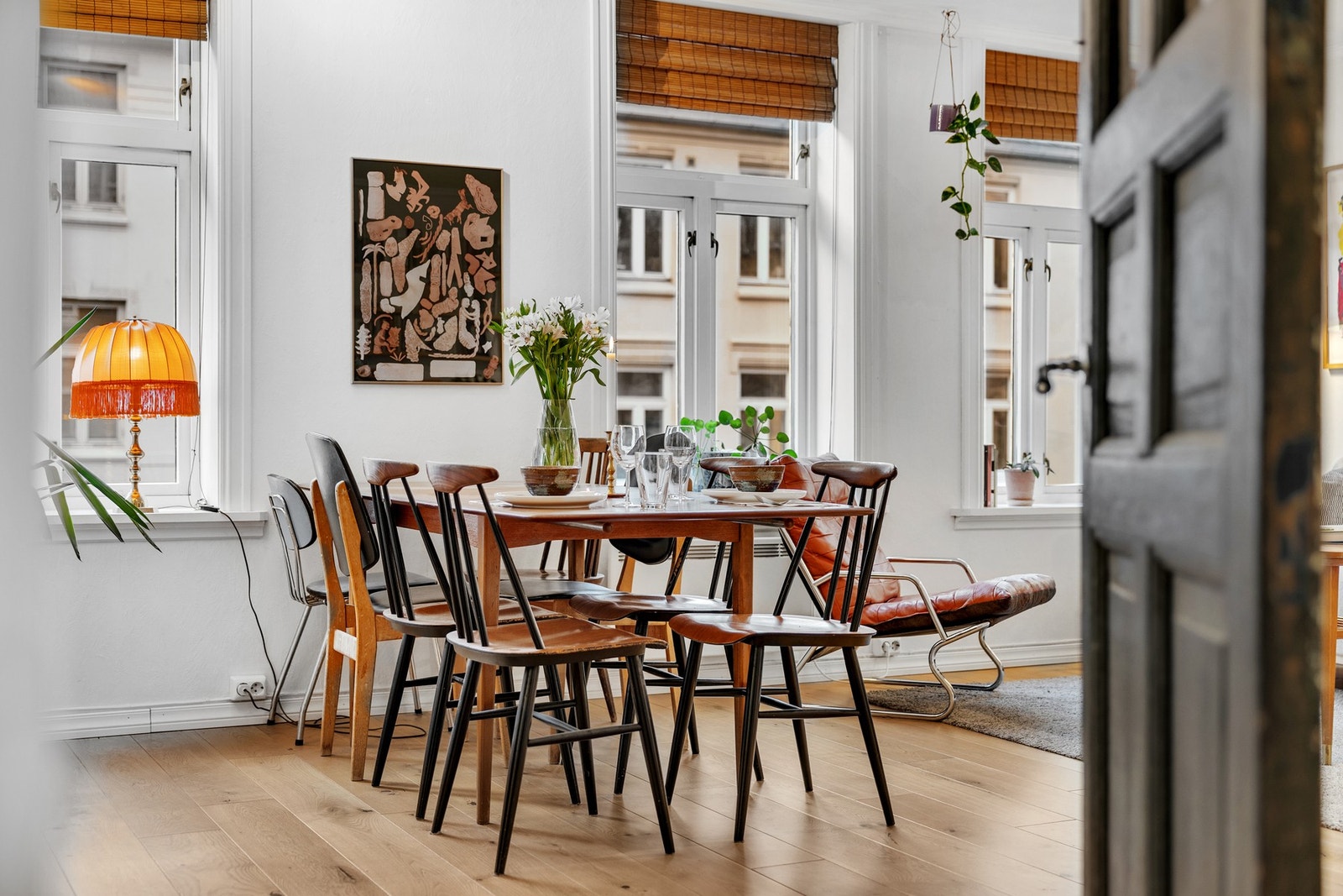 Spisegruppen finner sin naturlige plassering i stuerommet. Galleribilde