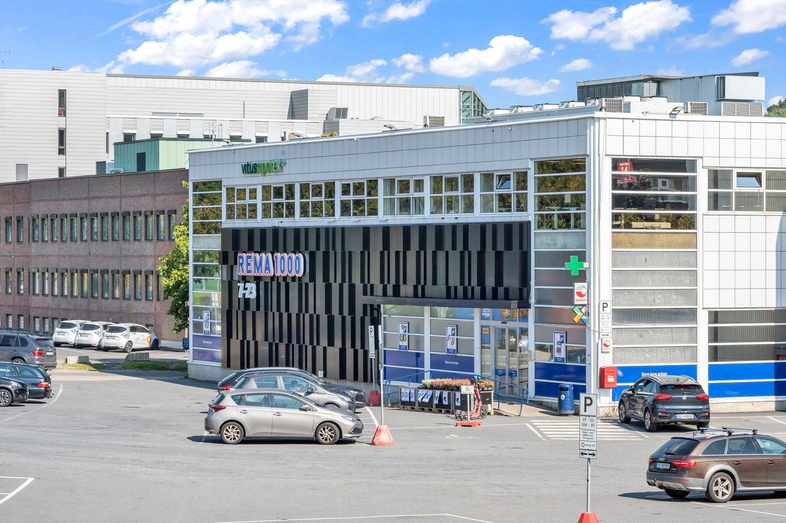 Like ved eiendommen finner du Rema 1000, i samme bygg finner du også treningssenteret, Evo. Galleribilde