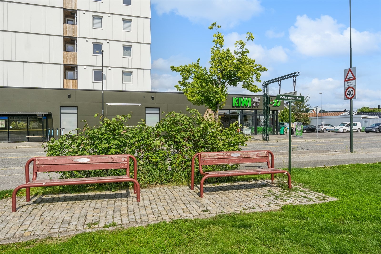 Like i nærheten kan du gjøre dagligvarehandelen på f. eks Kiwi Torstrand. (Ca. 3 min gange fra huset). Galleribilde