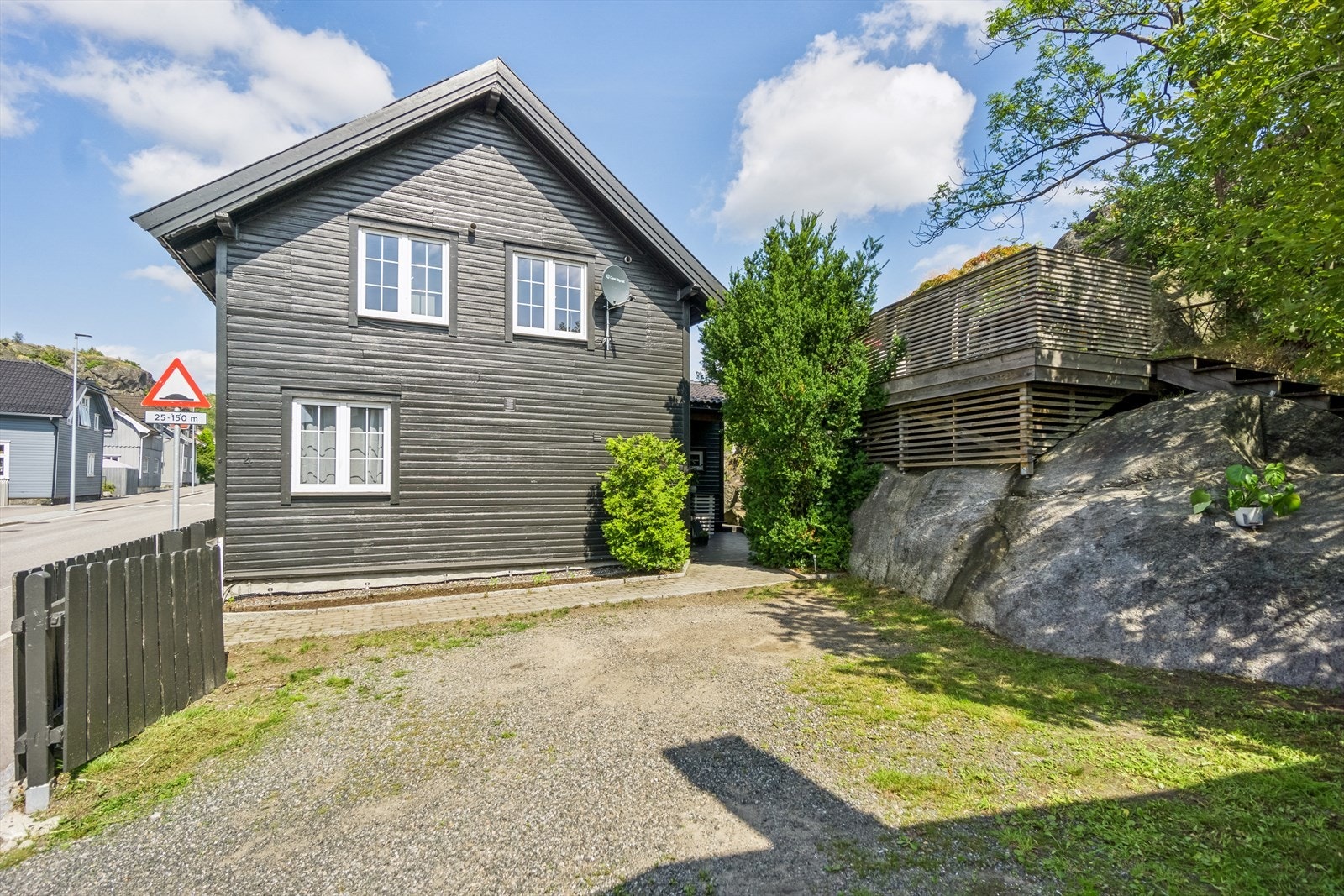 Boligen er opprinnelig fra ca 1913 og er godt vedlikeholdt og oppdatert i de senere årene. Galleribilde