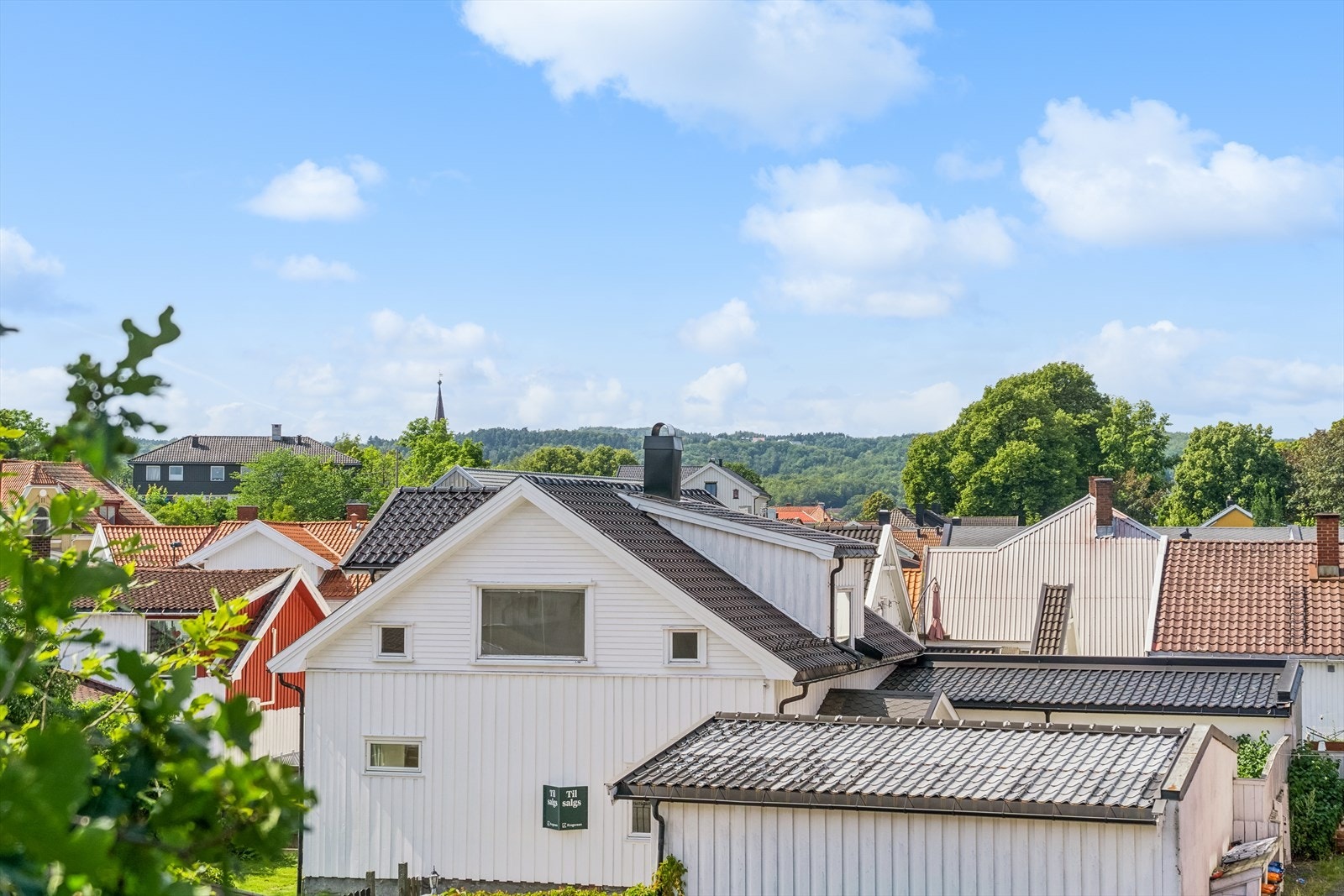 Fra eiendommen har du fin oversikt over omgivelsene. Galleribilde