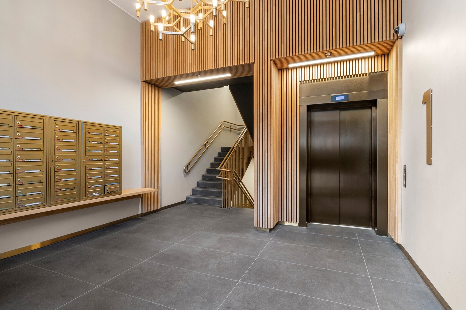 Bygget har heis til alle plan. Galleribilde