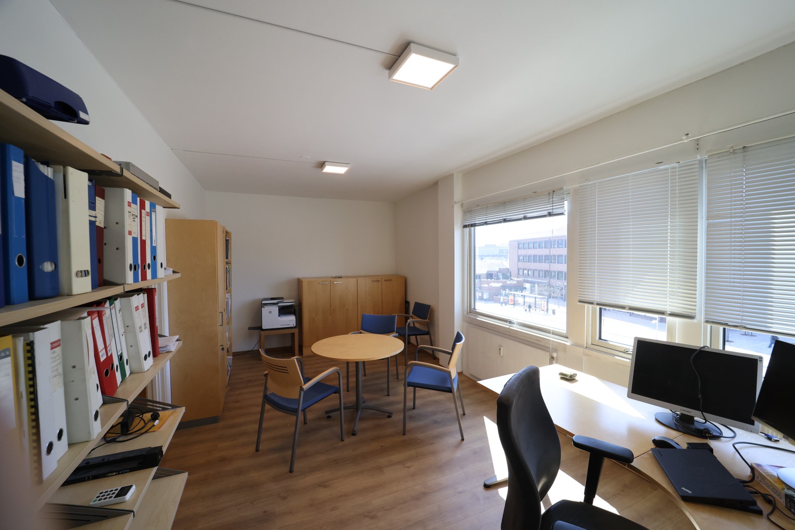 Stort kontor Galleribilde