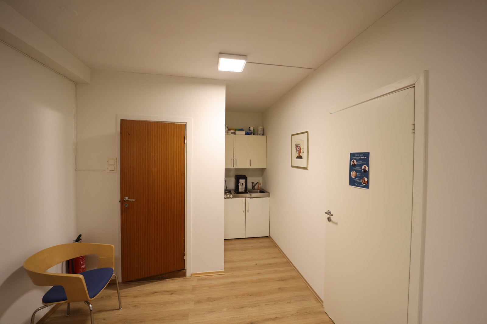 Venterom med tekjøkken Galleribilde