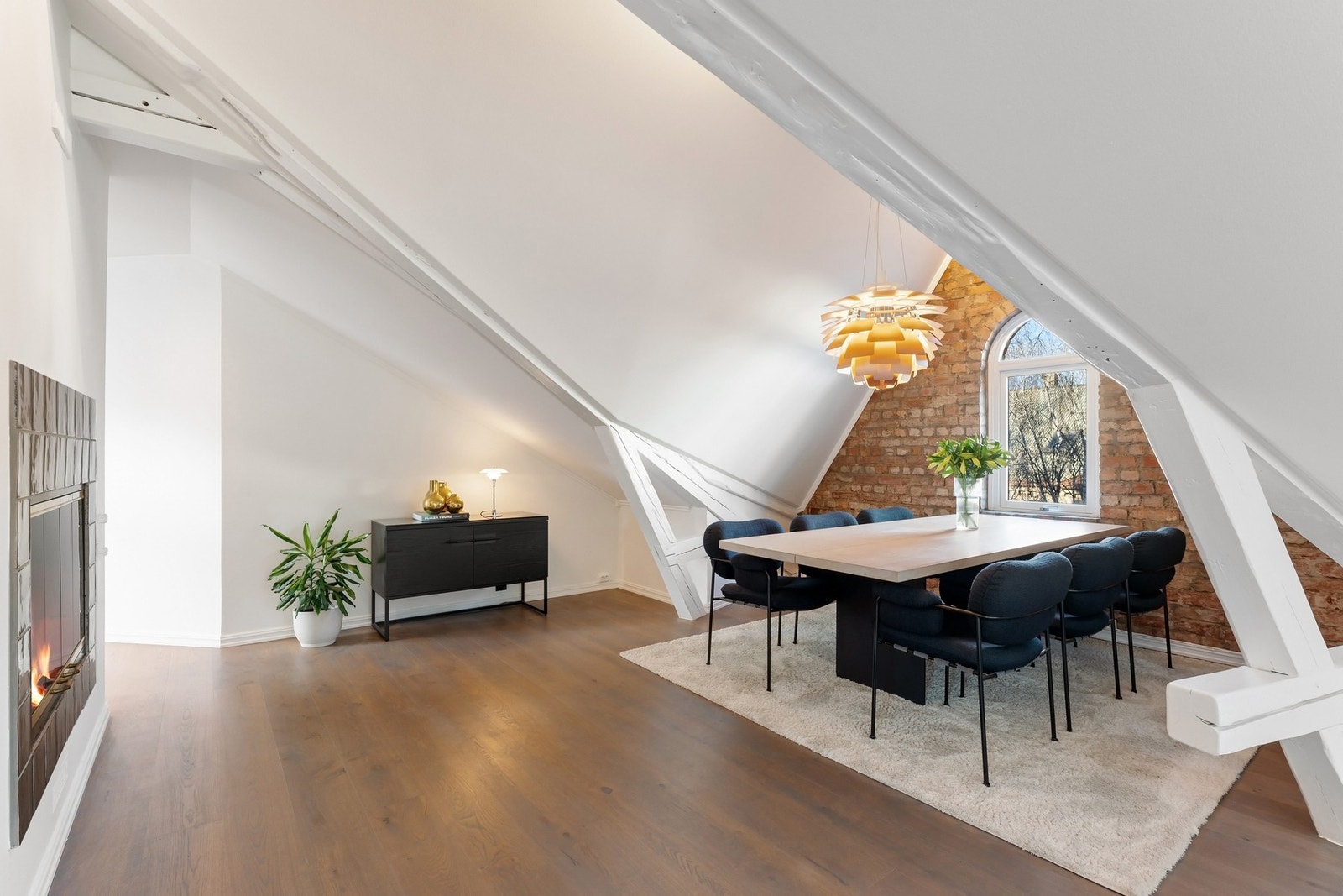 Leiligheten har en gulvflate på hele 131 kvm og gir et meget godt inntrykk Galleribilde