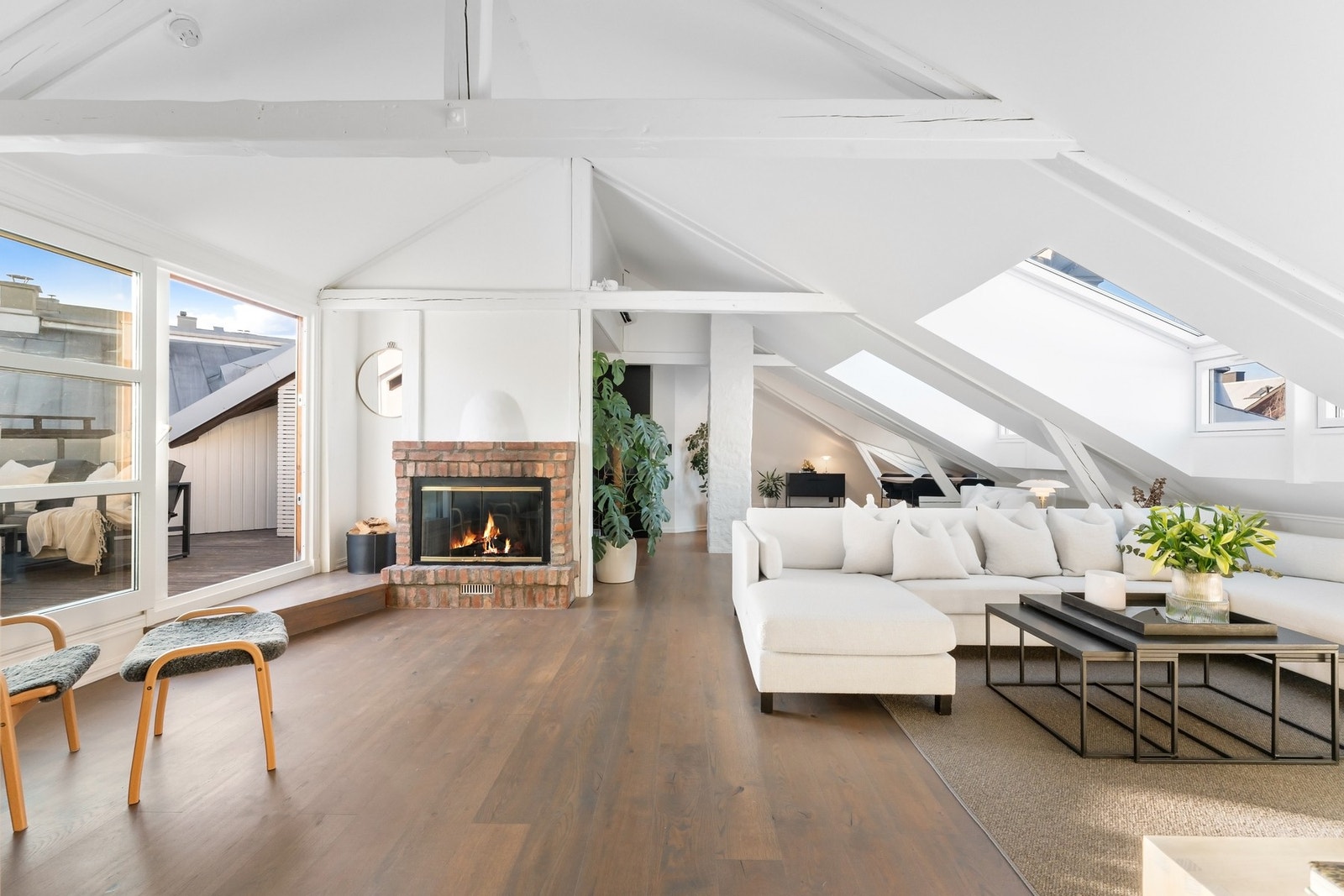 Leiligheten har en generøs takhøyde på opptil 3,54 meter som skaper en god romfølelse Galleribilde