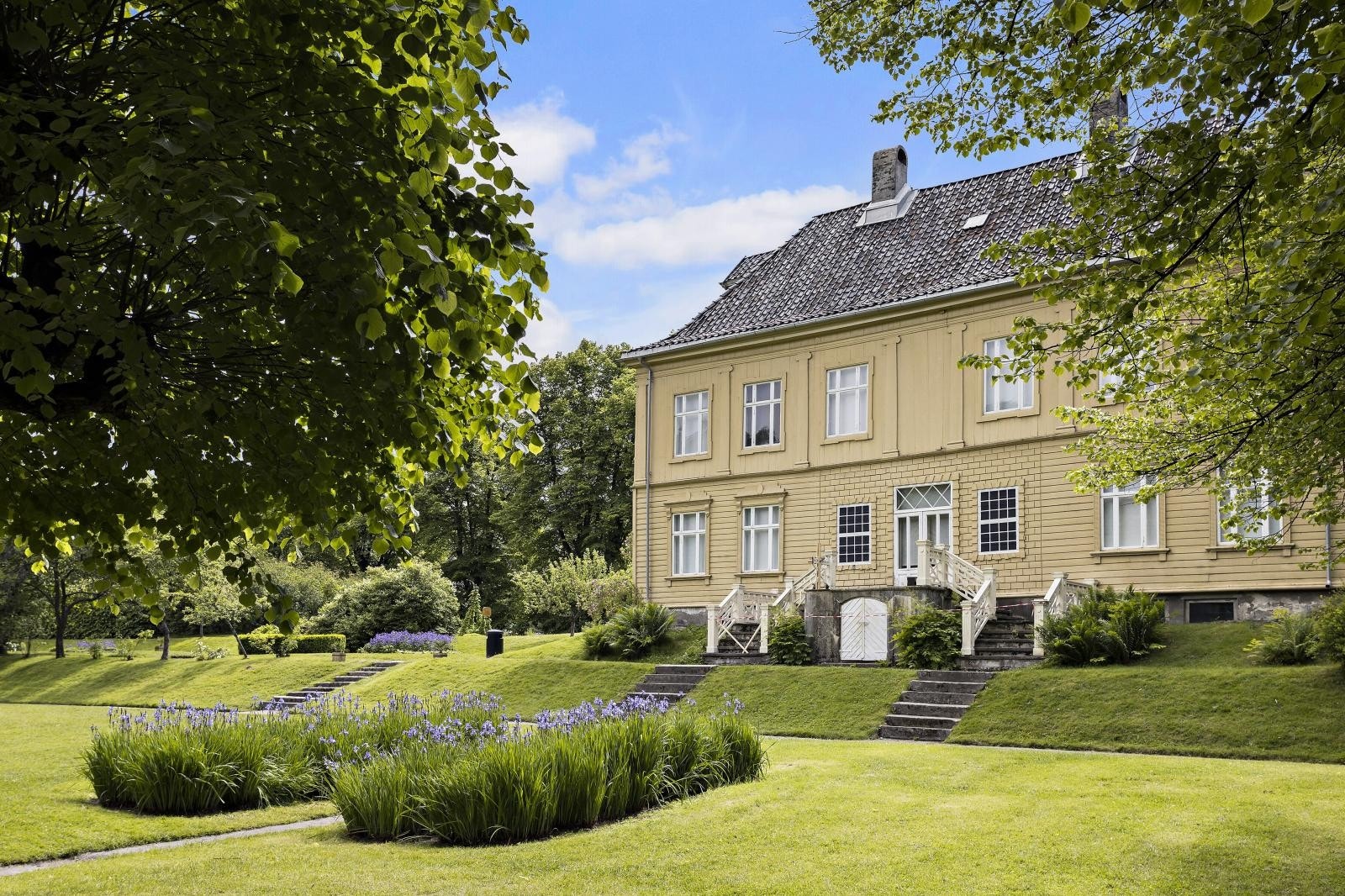 Kun noen minutters gange til Gulskogen gård med parker for rekreasjon og opplevelser Galleribilde