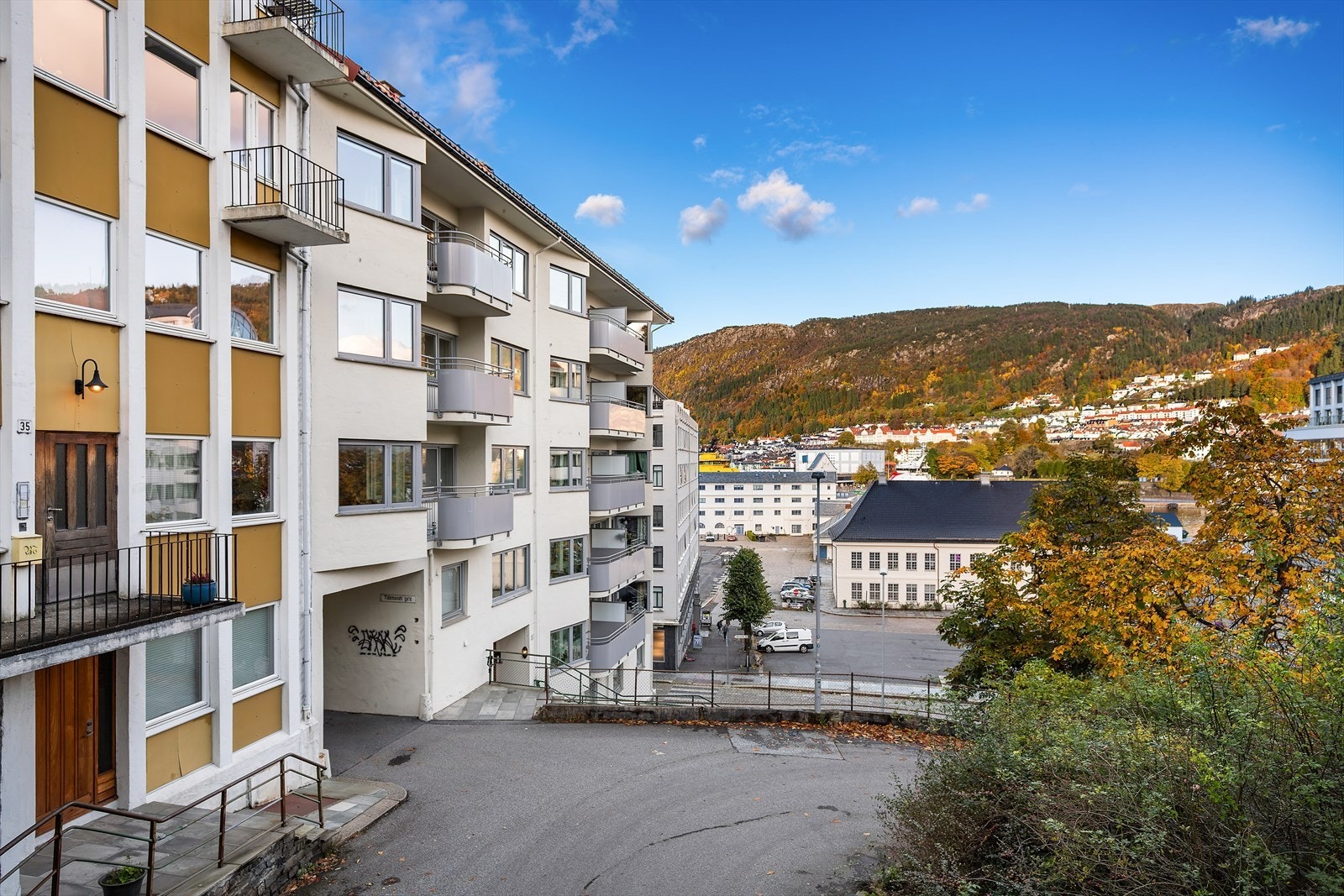 - Borettslaget renoverte tak og fasade i 2015 - Galleribilde
