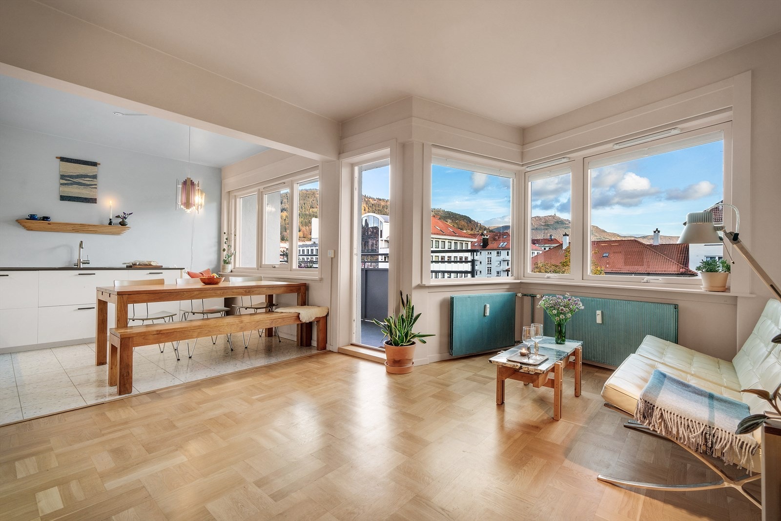 - Leiligheten er malt i lune, tidsriktige farger som gjør det enkelt for deg å sette ditt eget preg på boligen - Galleribilde