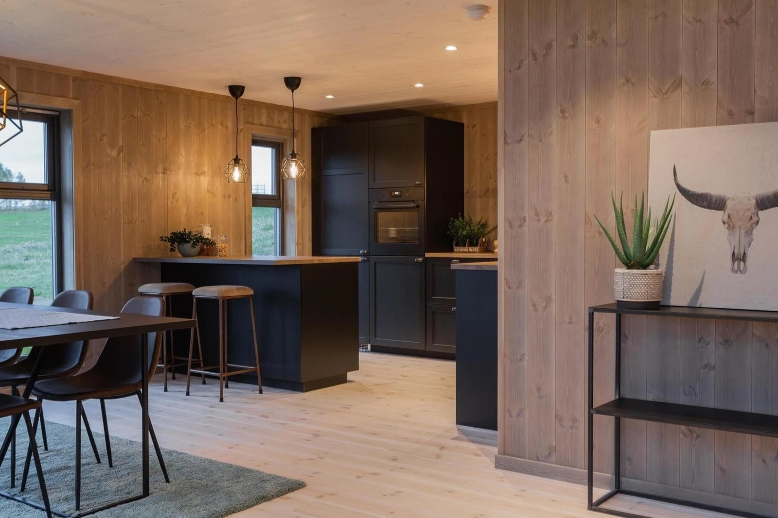 Kjøkkenet er også tilrettelagt med kjøkkentøy for hygge under matlagingen, eller når barna skal ha et raskt måltid. Galleribilde