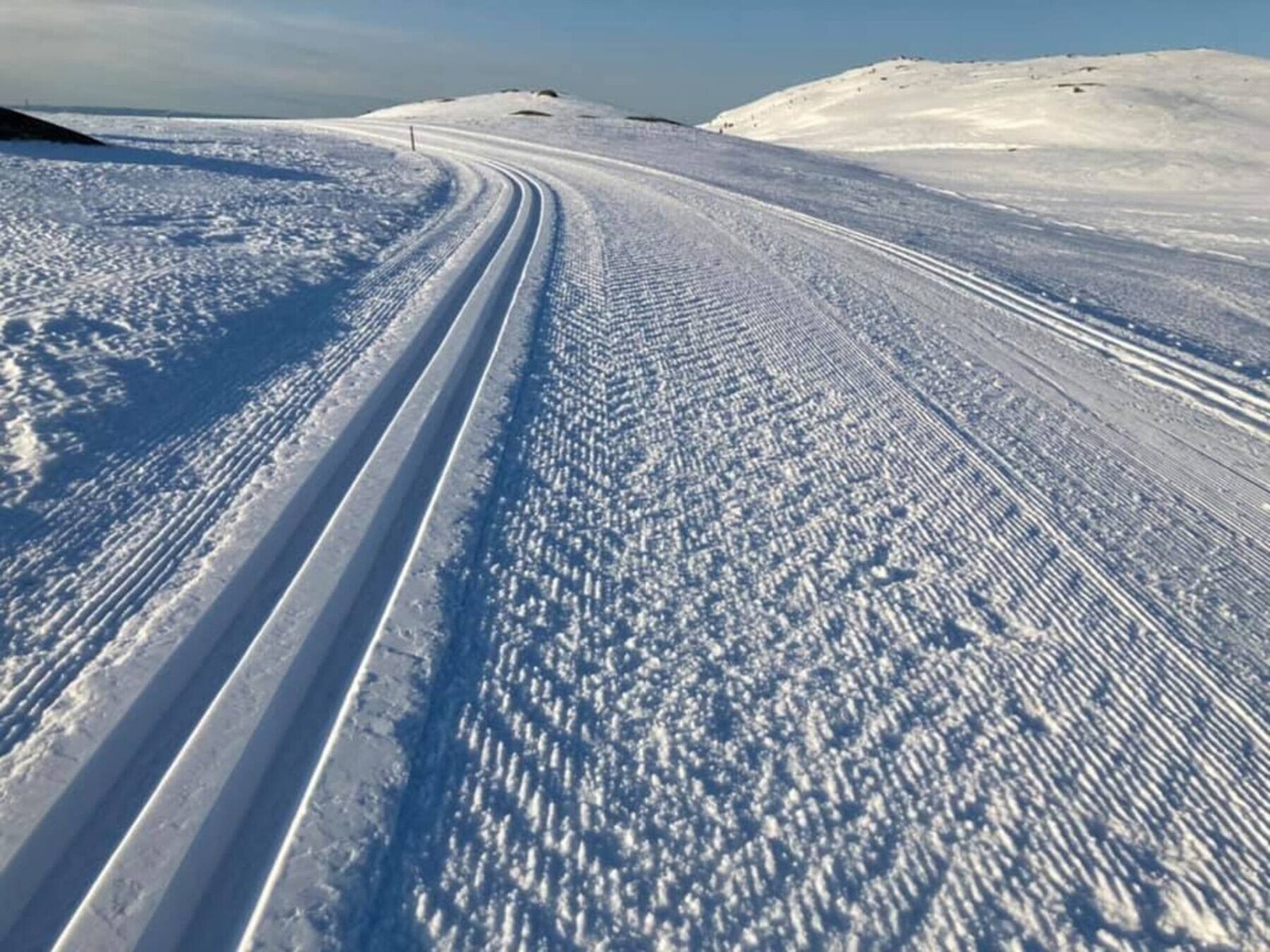 Skiløyper på fjellet rett ved feltet, her kan du nyte mil etter mil med løyper. Galleribilde