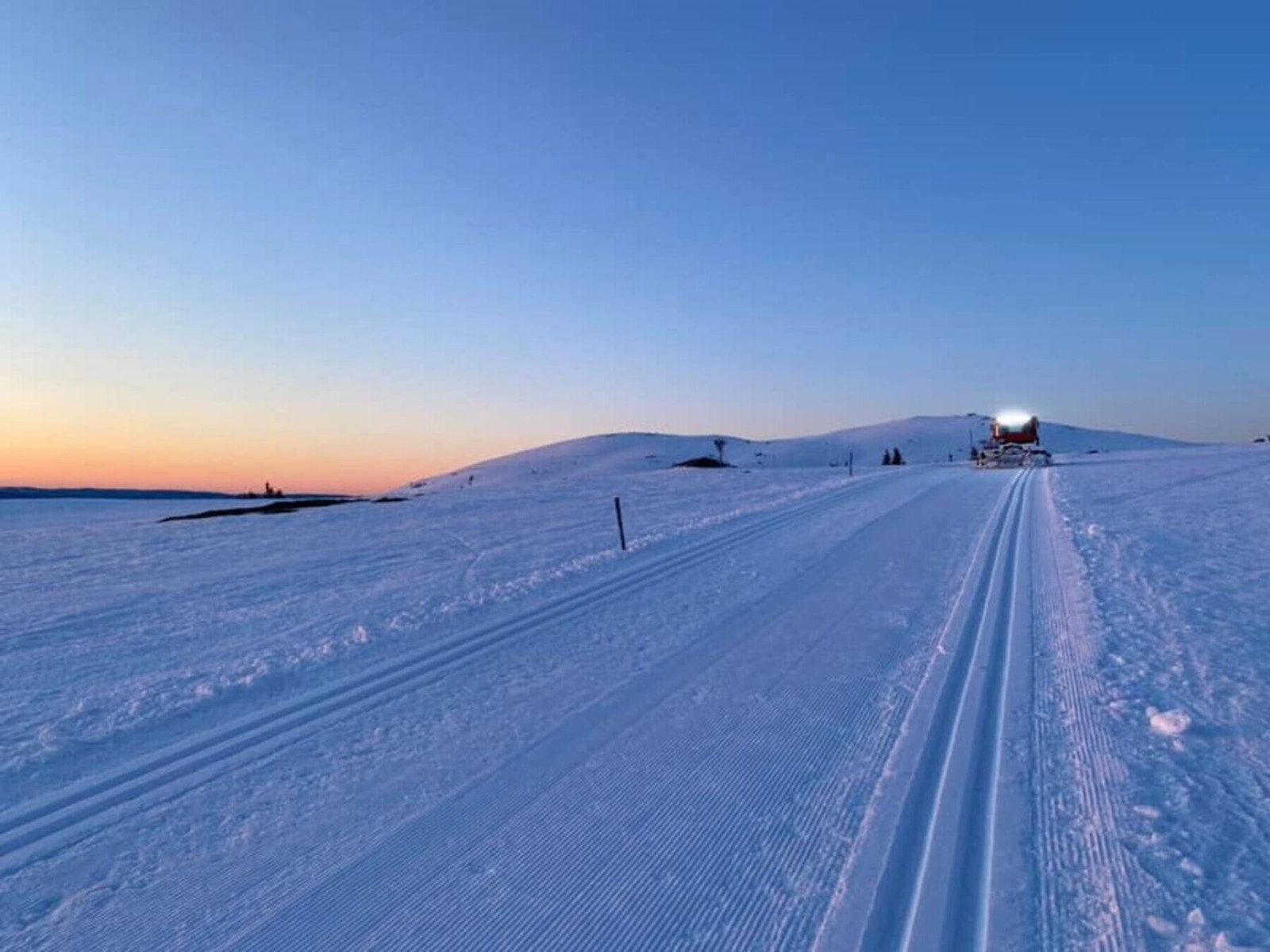 Tidlig på morgenen, preppemannskapet har stått opp for å klargjøre for din skitur. Galleribilde
