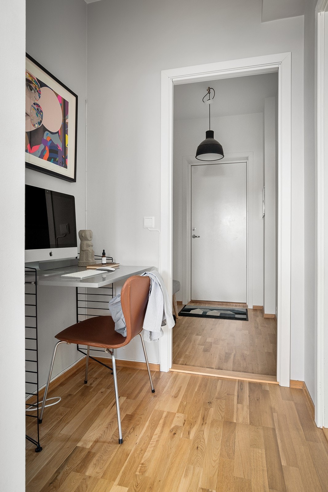 Mellom stuen og gangen er det plass til kontorplass Galleribilde