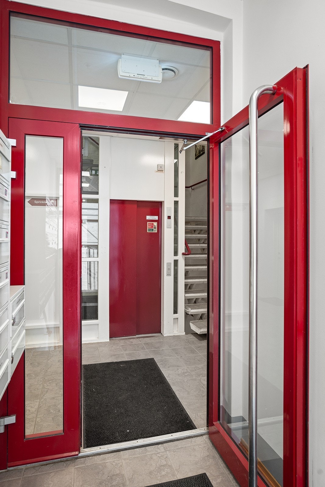 Heis i bygget, helt opp til leilighetens plan Galleribilde