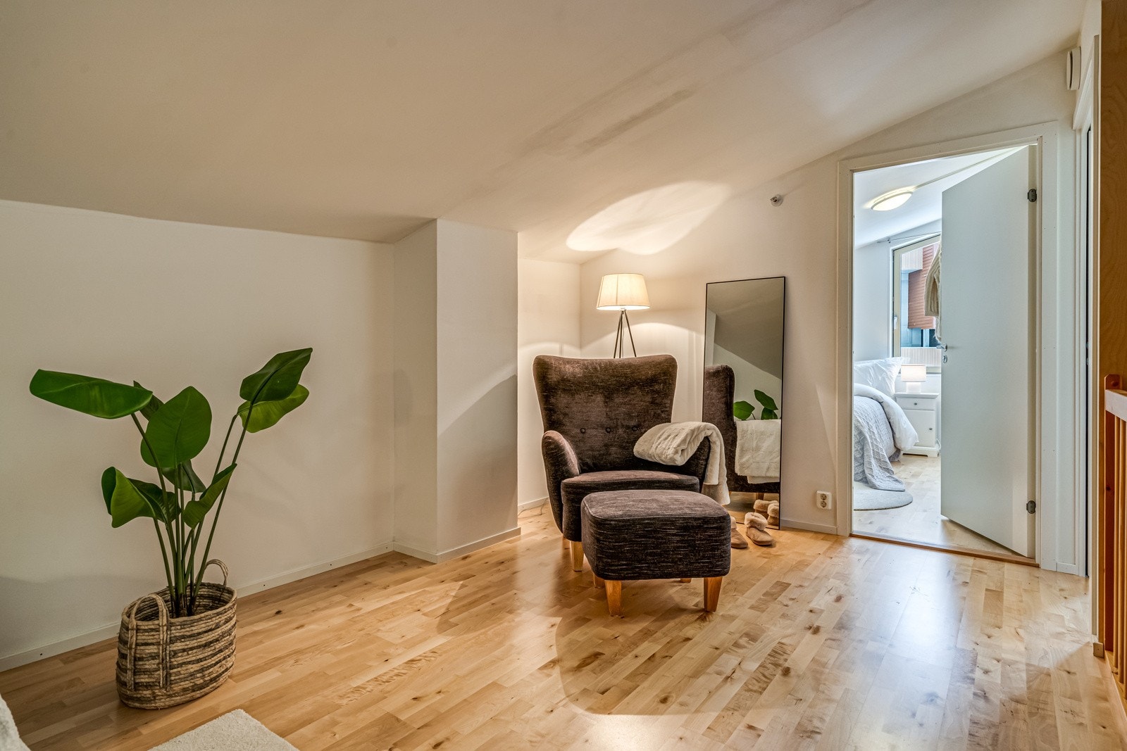 Loftstue. Galleribilde