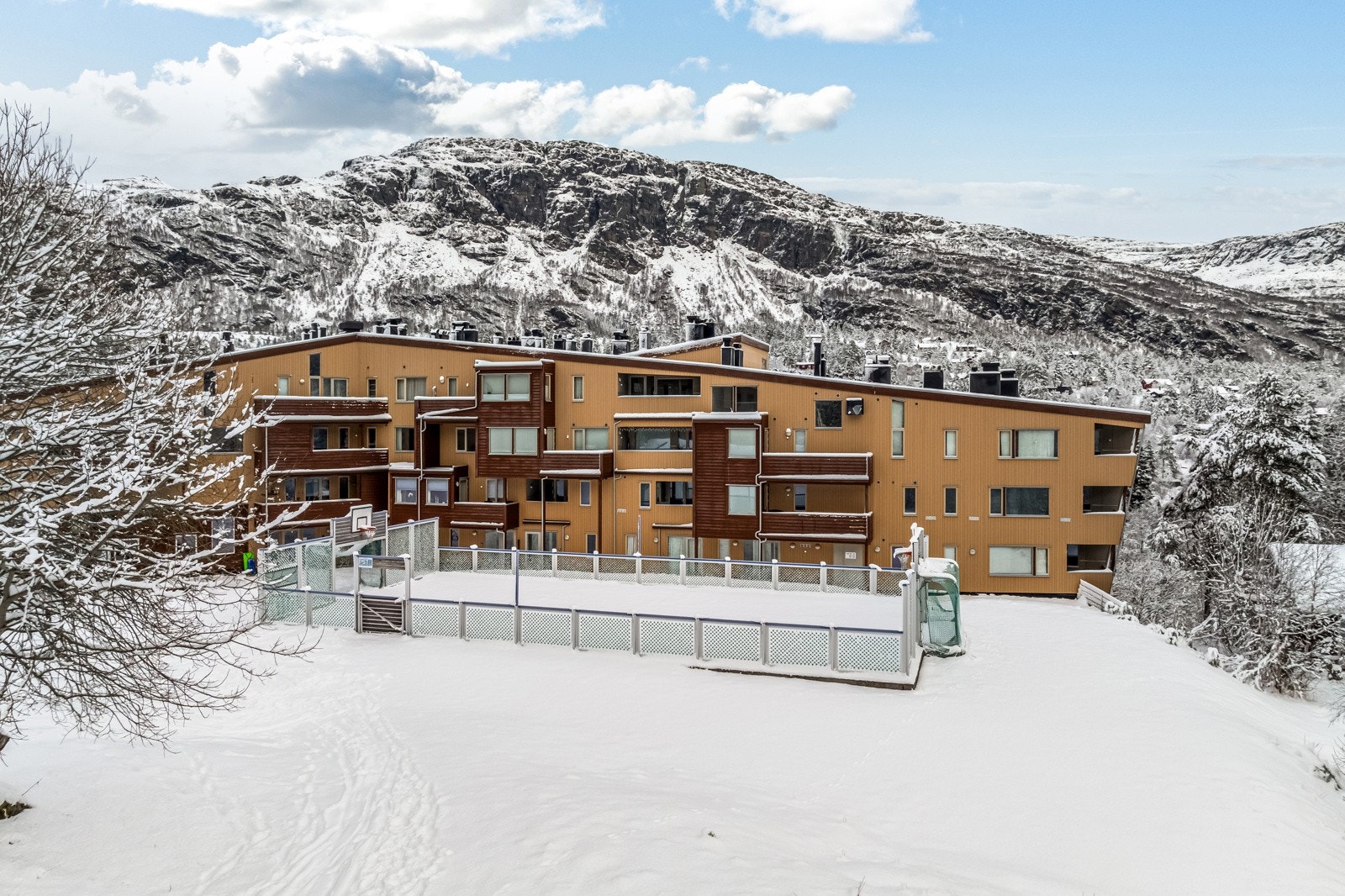 Populær ballbinfe og kjekke sittegrupperpå fellesområdene. Galleribilde