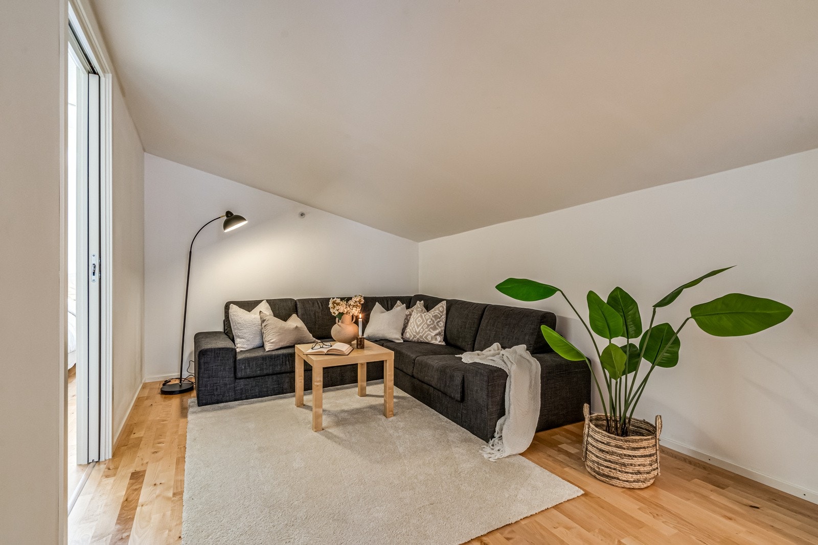 Loftstue. Galleribilde