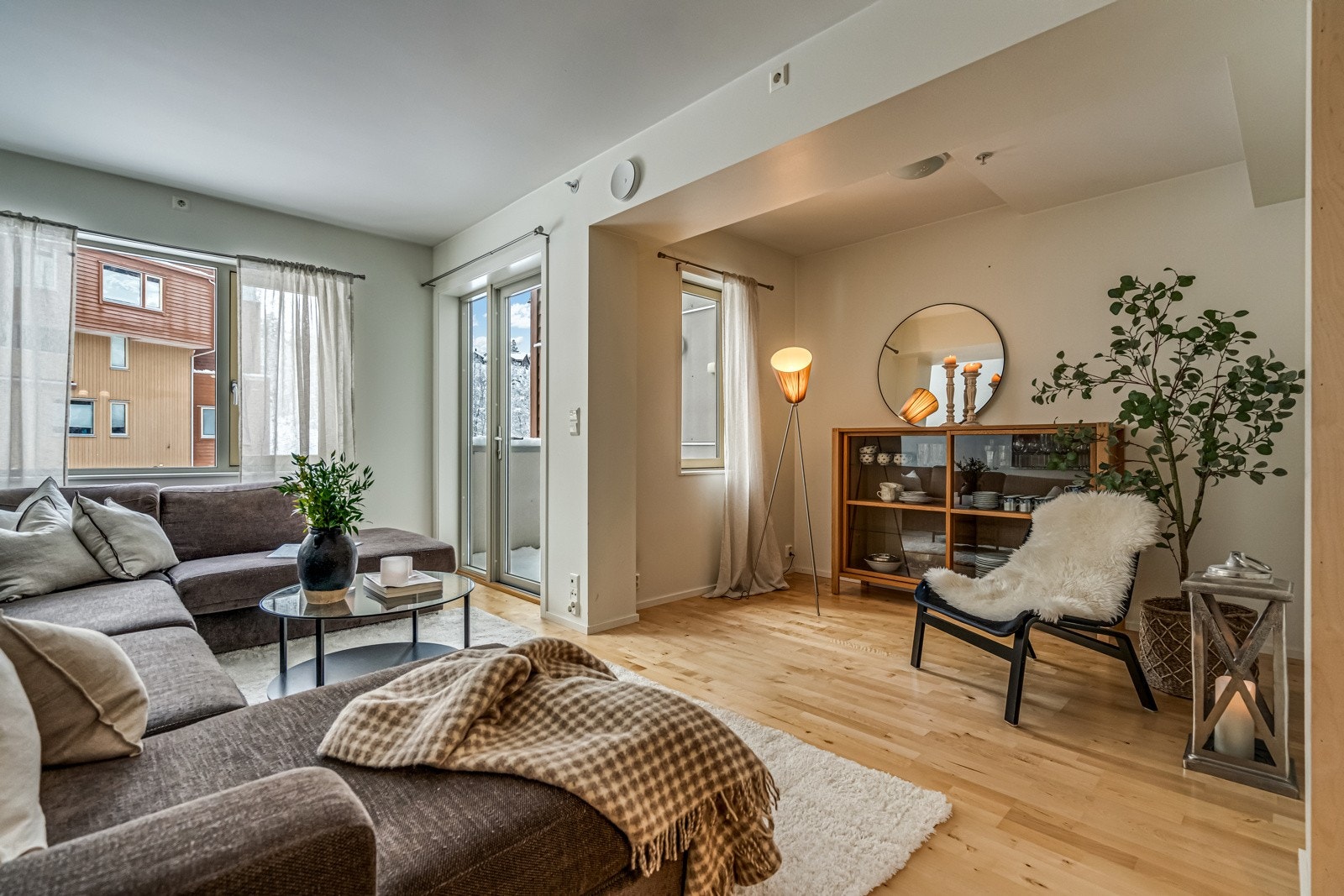 Stue med utgang til overbygget terrasse. Galleribilde