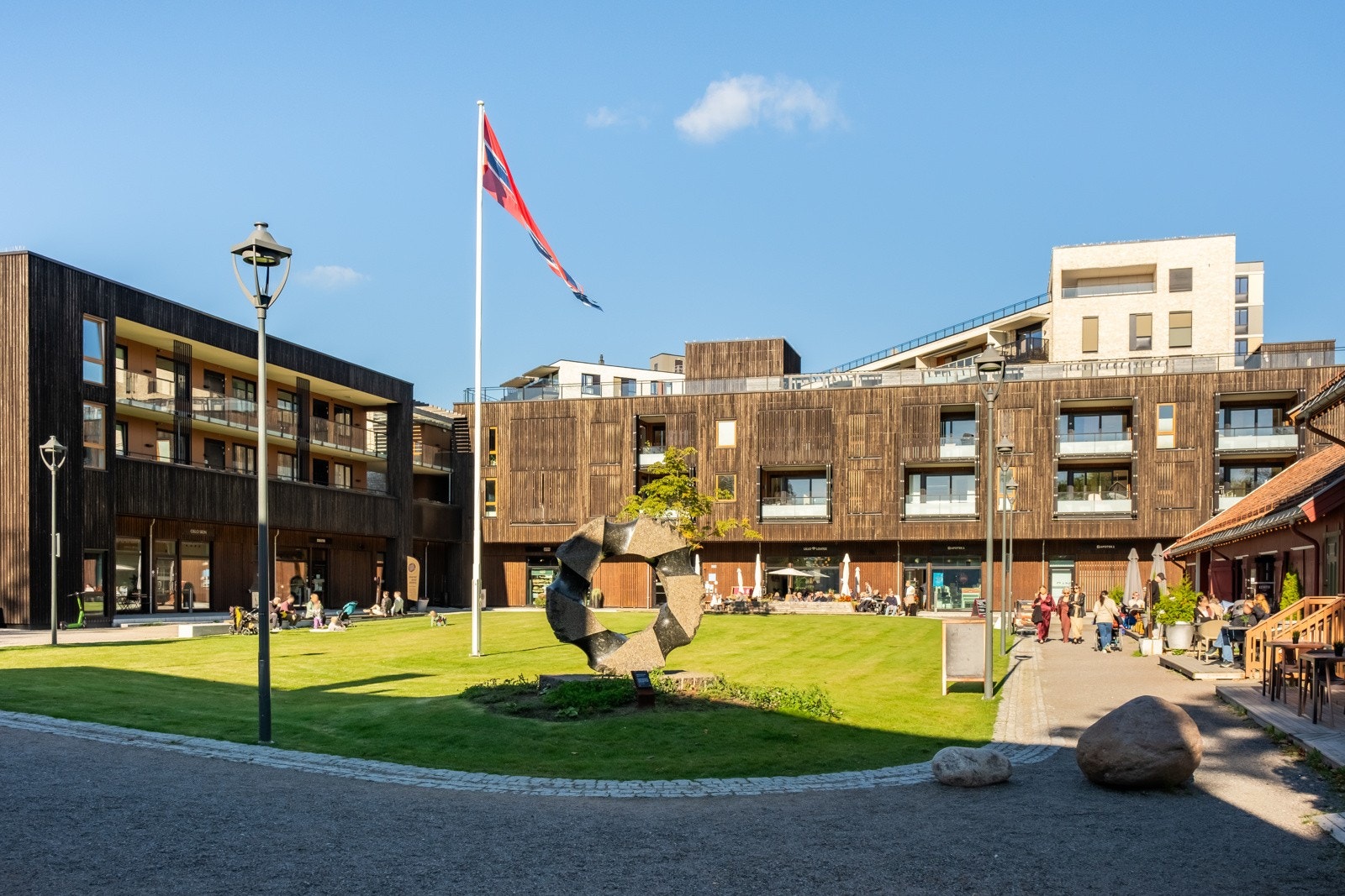 På Lillo finner du et bredt utvalg av butikker, spisesteder og kafeer. Galleribilde