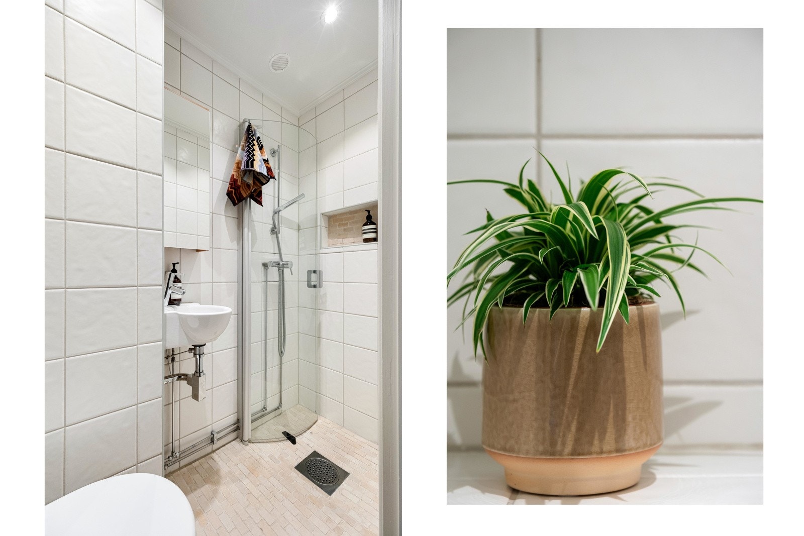 Badet er innredet med dusjhjørne, vegghengt toalett og servant. Galleribilde