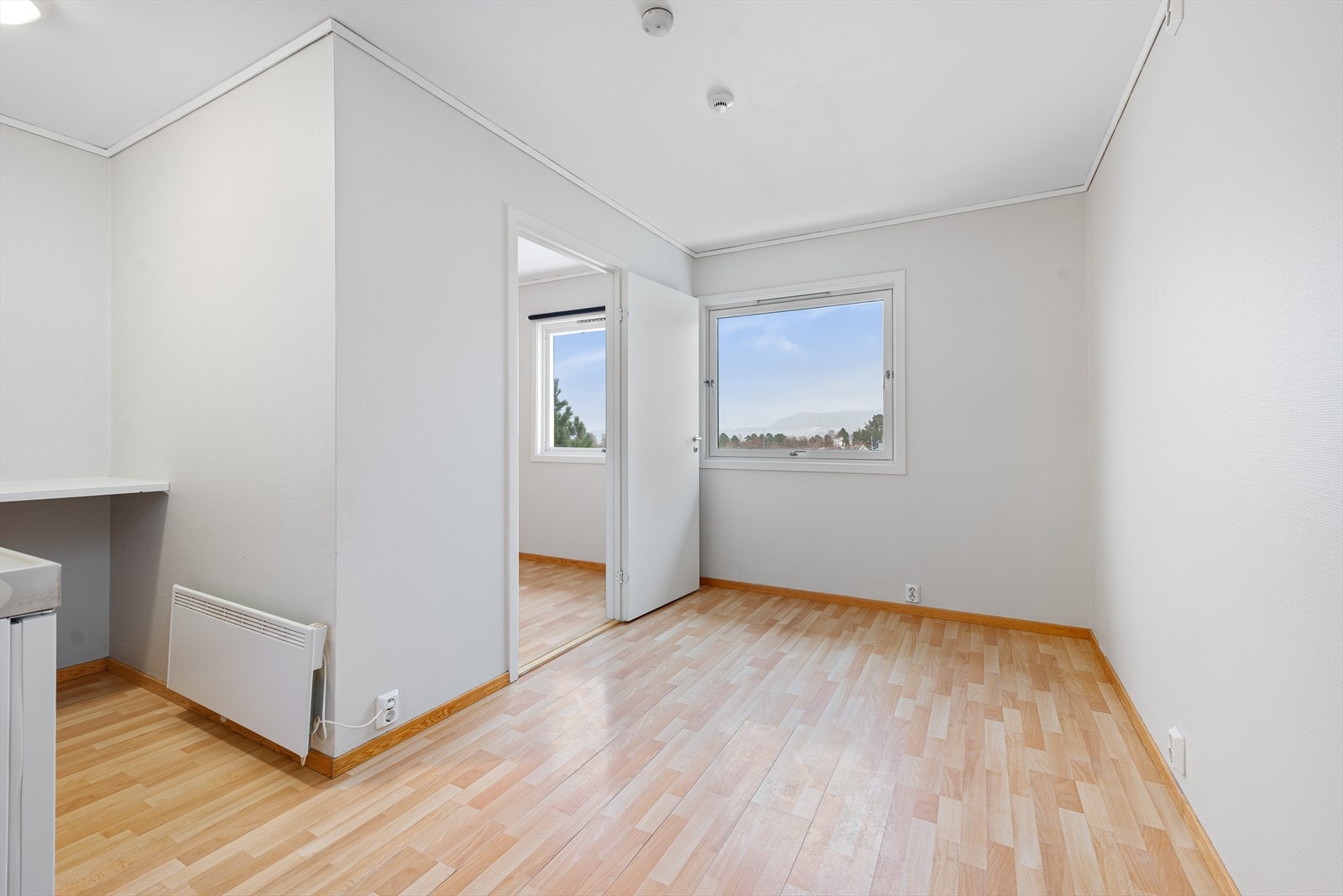 Sameiet ligger i et rolig og etablert område på Jakobsli med gode kollektivmuligheter og kort vei til en rekke servicefasiliteter. Galleribilde