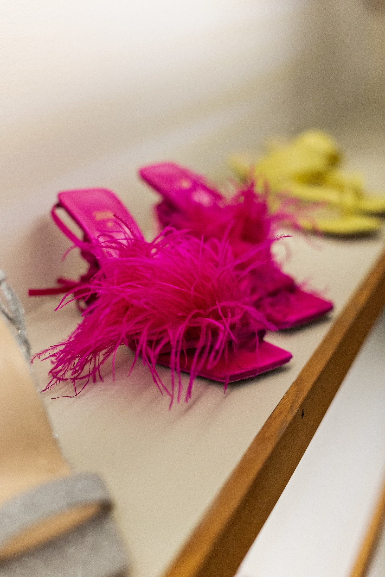 Det er montert ledlys i hver hylle. Galleribilde