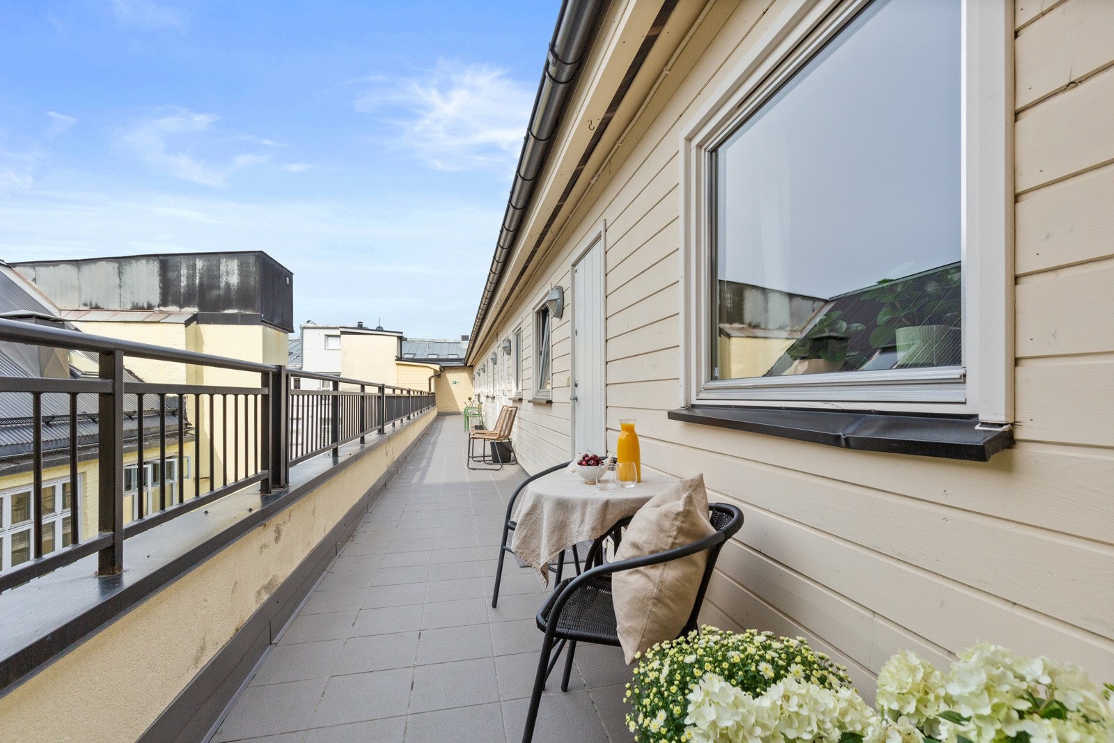 På varme sommerdagen kan man trekke seg ut for å nyte morgenkaffen. Galleribilde