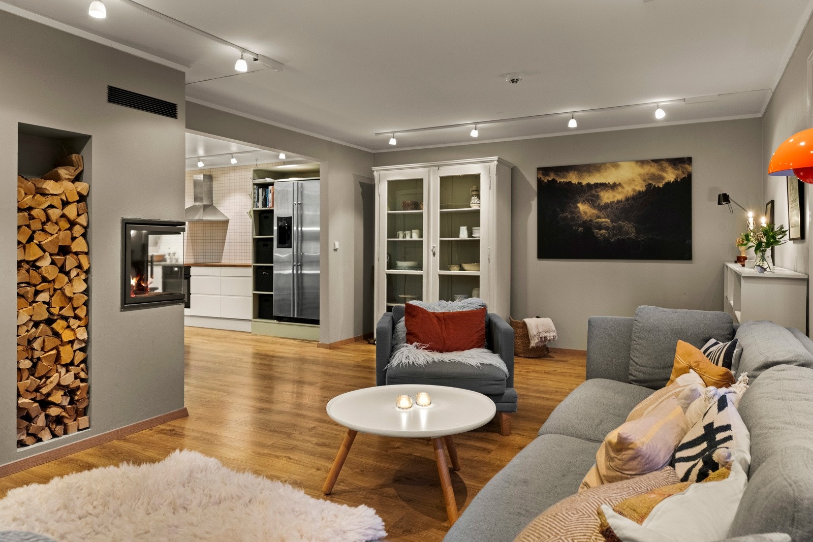 Med romslig stue/spisestue kan du møblere som du ønsker. Galleribilde