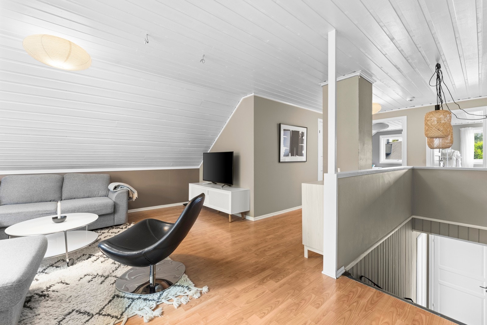 Slapp av med stueløsning i 2 etg. Galleribilde