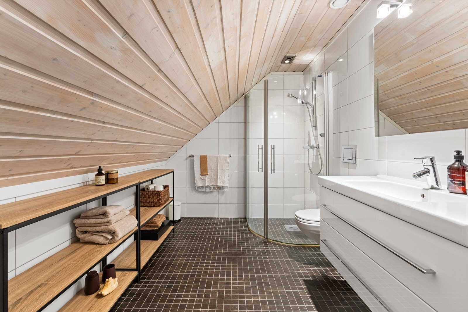 På badet i andre etasje, etablert i 2013. Galleribilde