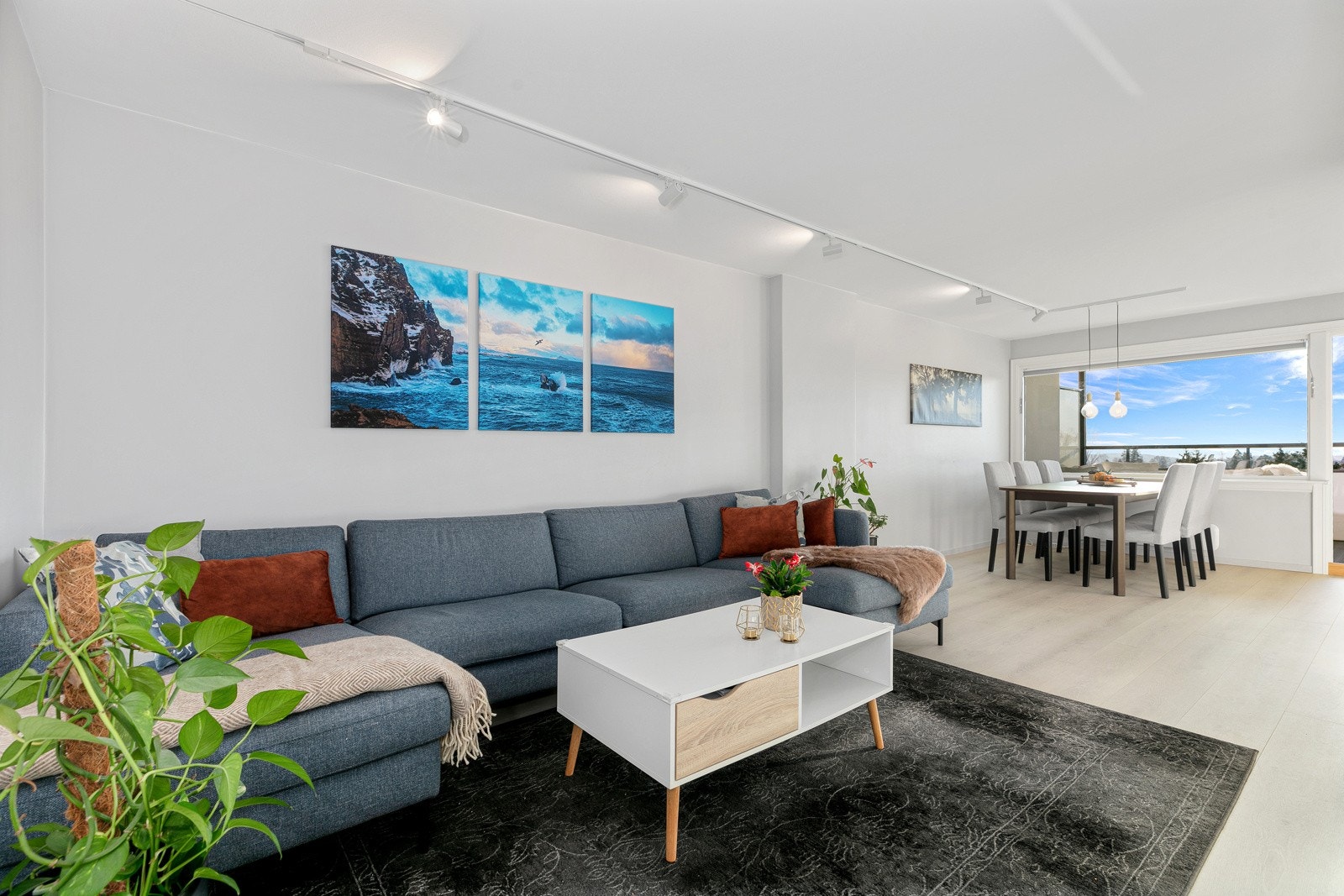 Det er pipeløp med mulighet for å sette inn peis i stue/spisestue Galleribilde