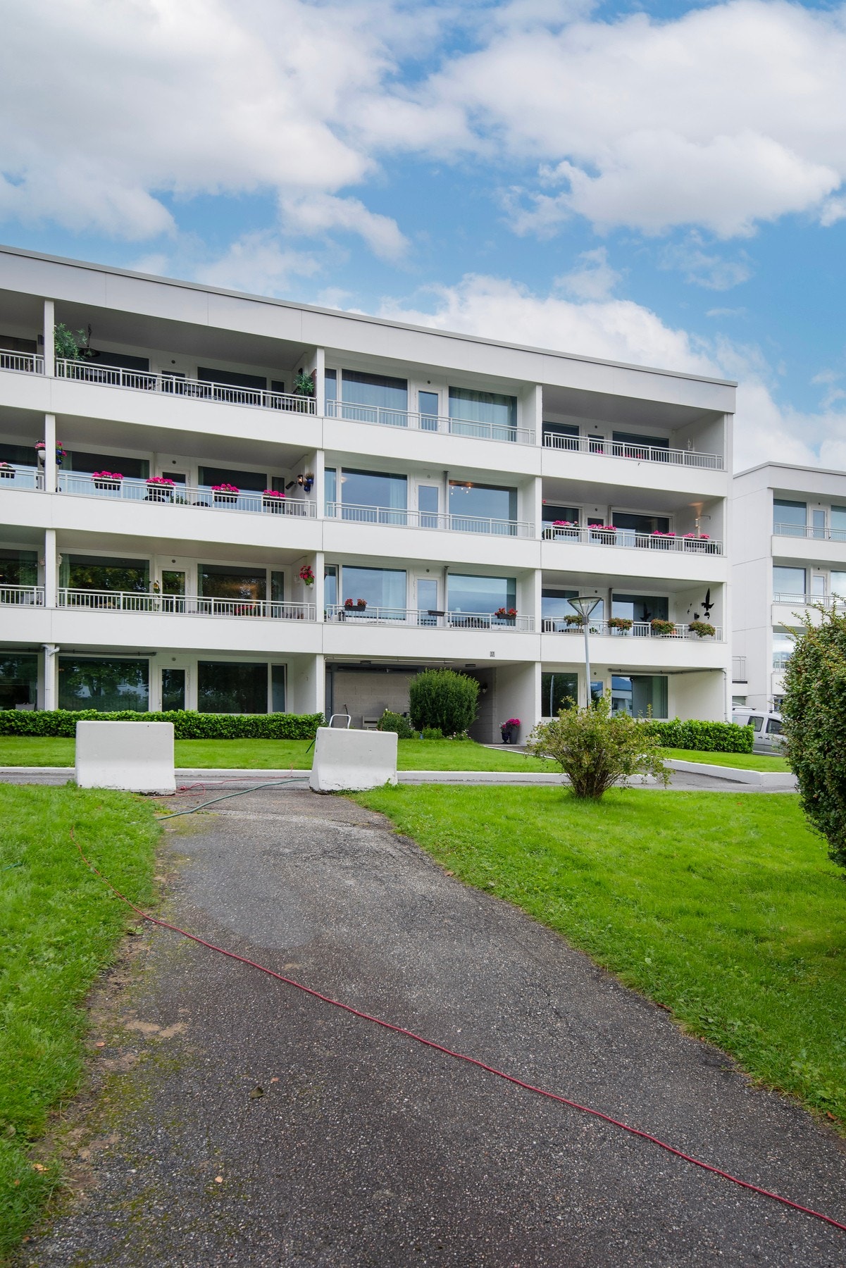 Fasade. Leiligheten er beliggende i 3. etasje. Galleribilde