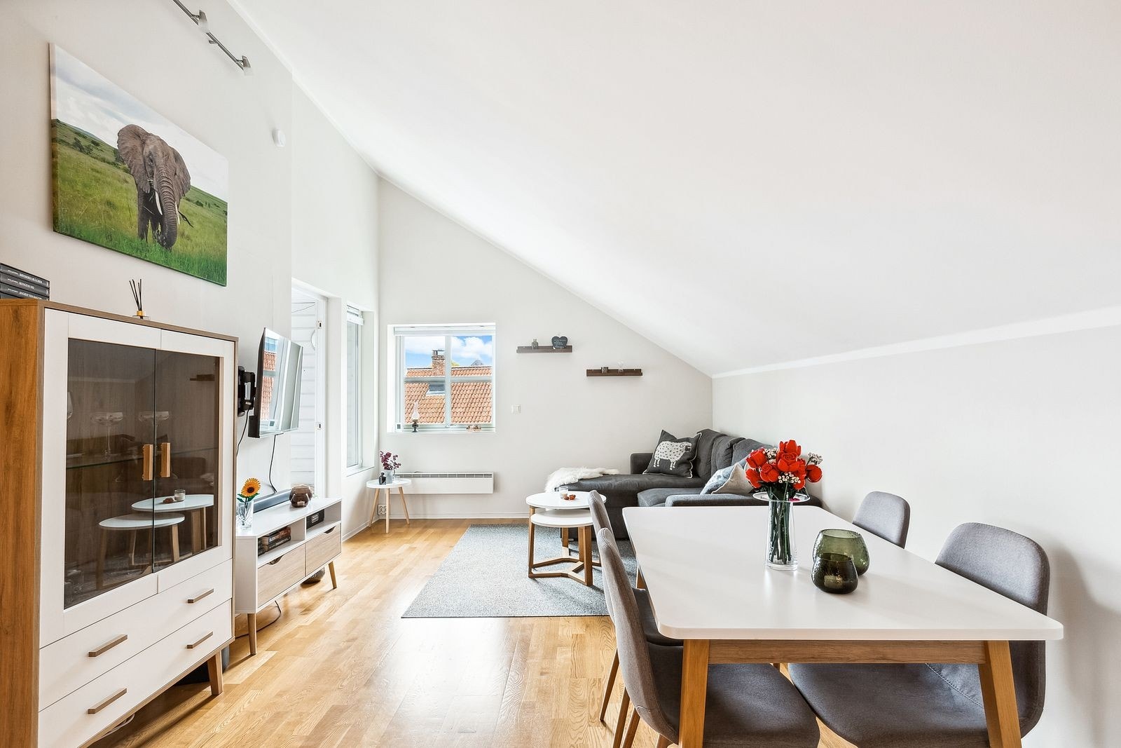 Velkommen til Munkegata 66E! Store vindusflater som gir gode lysforhold Galleribilde