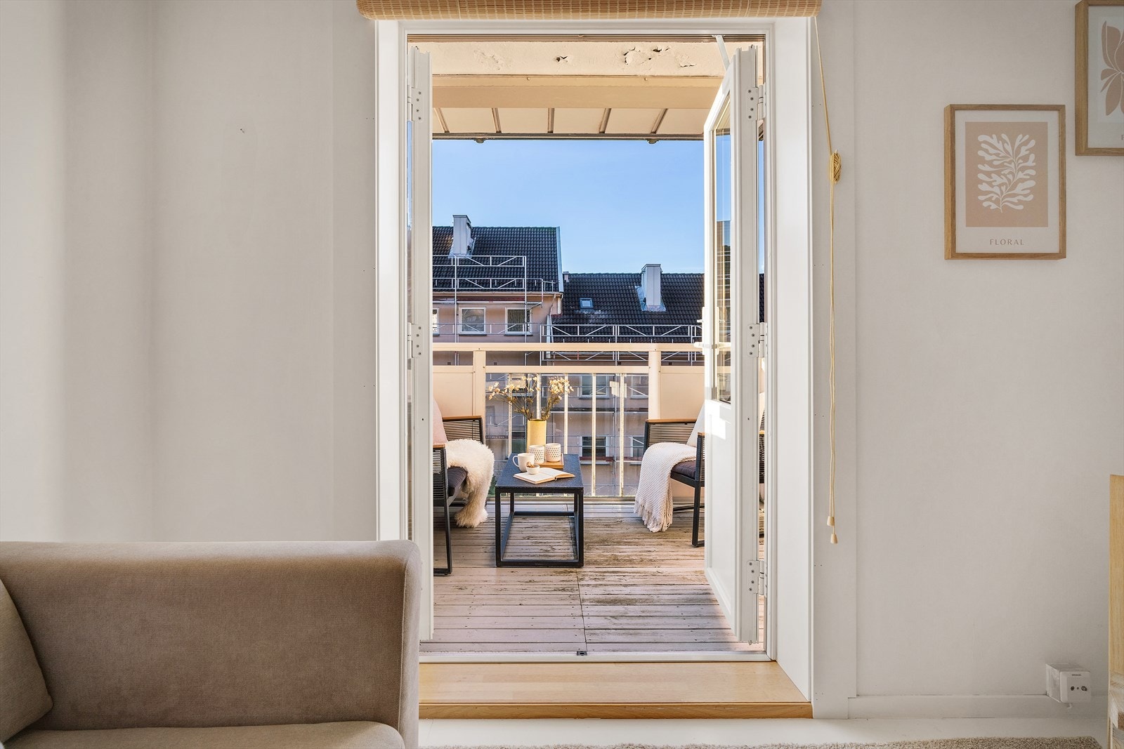 - Fra stuen har du utgang til en fantastisk balkong! - Galleribilde