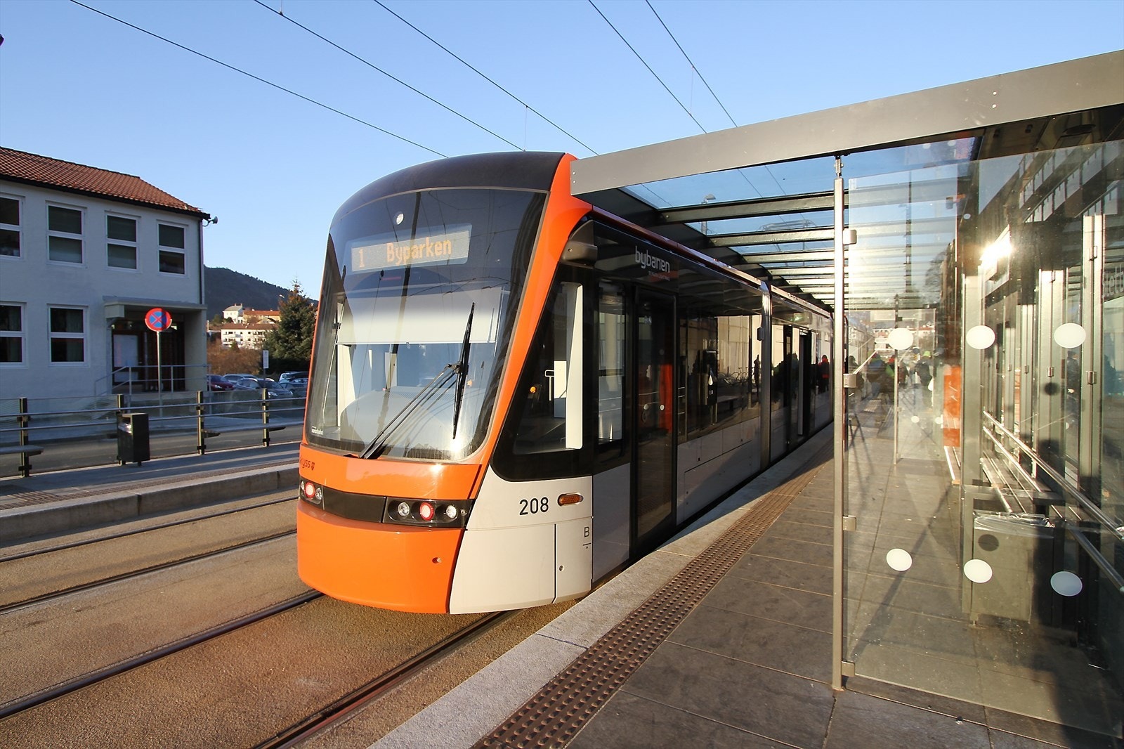 - Svært sentral beliggenhet på Landås med ca. 7 minutters gang til bybanestopp - Galleribilde