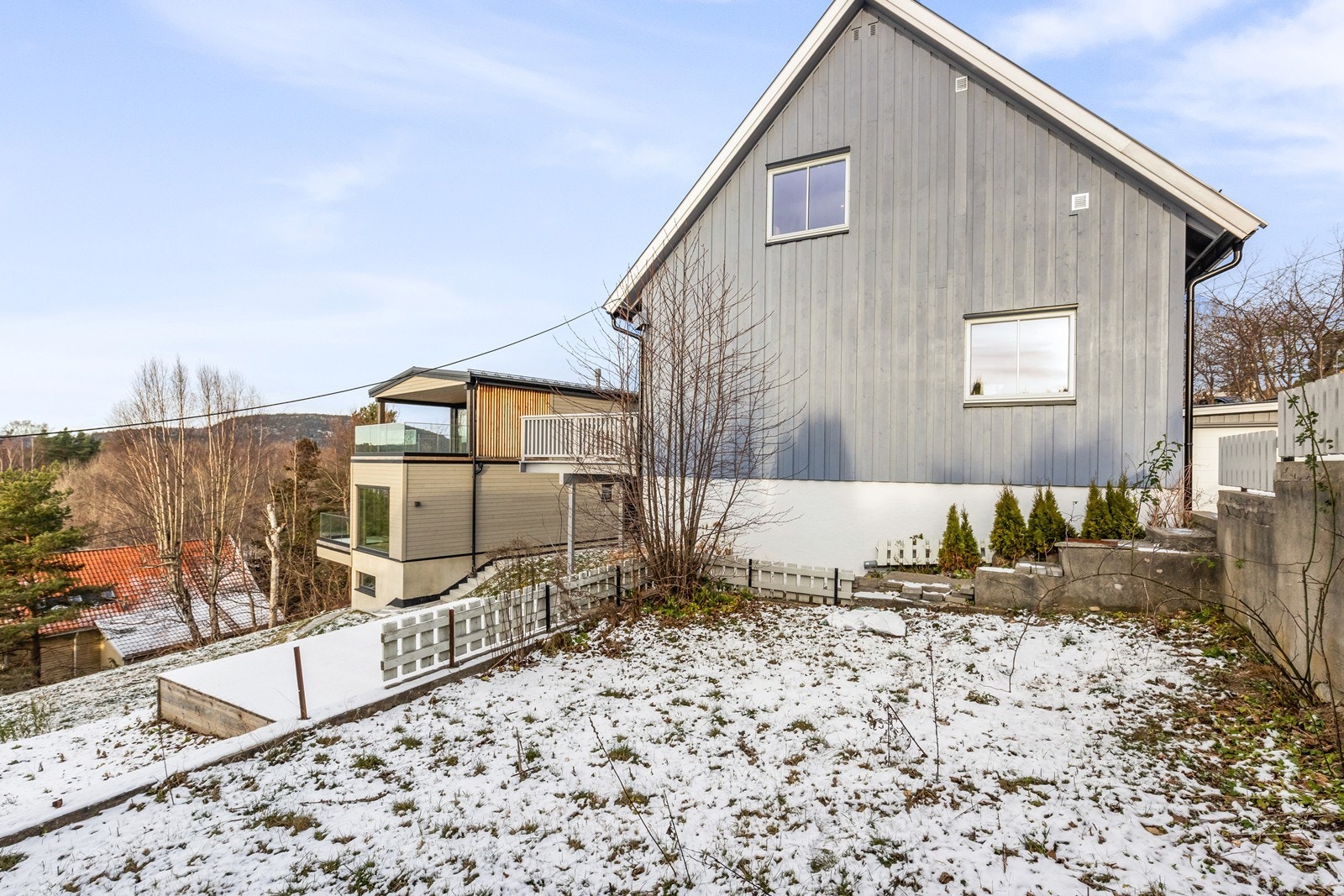 Fasade mot syd og hage Galleribilde