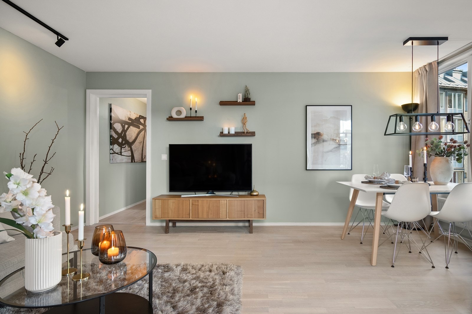 Fine overflater med tidsriktige farger. Galleribilde