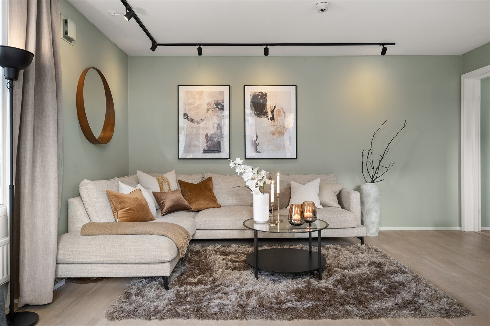 Nyere led-belysning i tak. Galleribilde