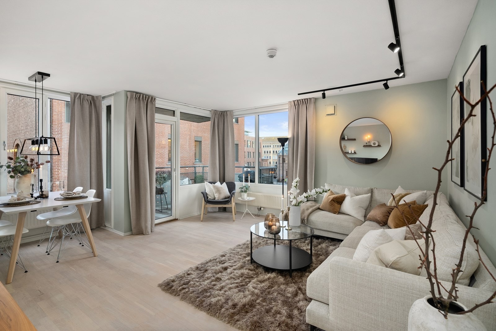 Benjamin Ådna v/ Nordvik har gleden av å presentere denne lekre 3-roms leiligheten i byggets 3. etasje med heisadkomst. Galleribilde