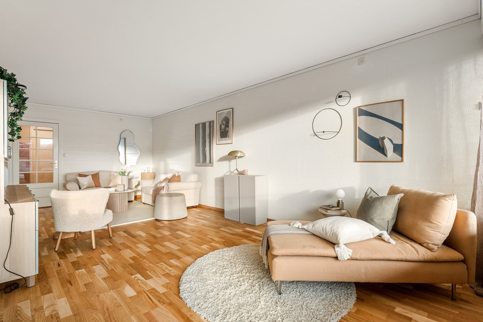 I 2023 ble det lagt nytt parkettgulv med varmefolie under. Galleribilde