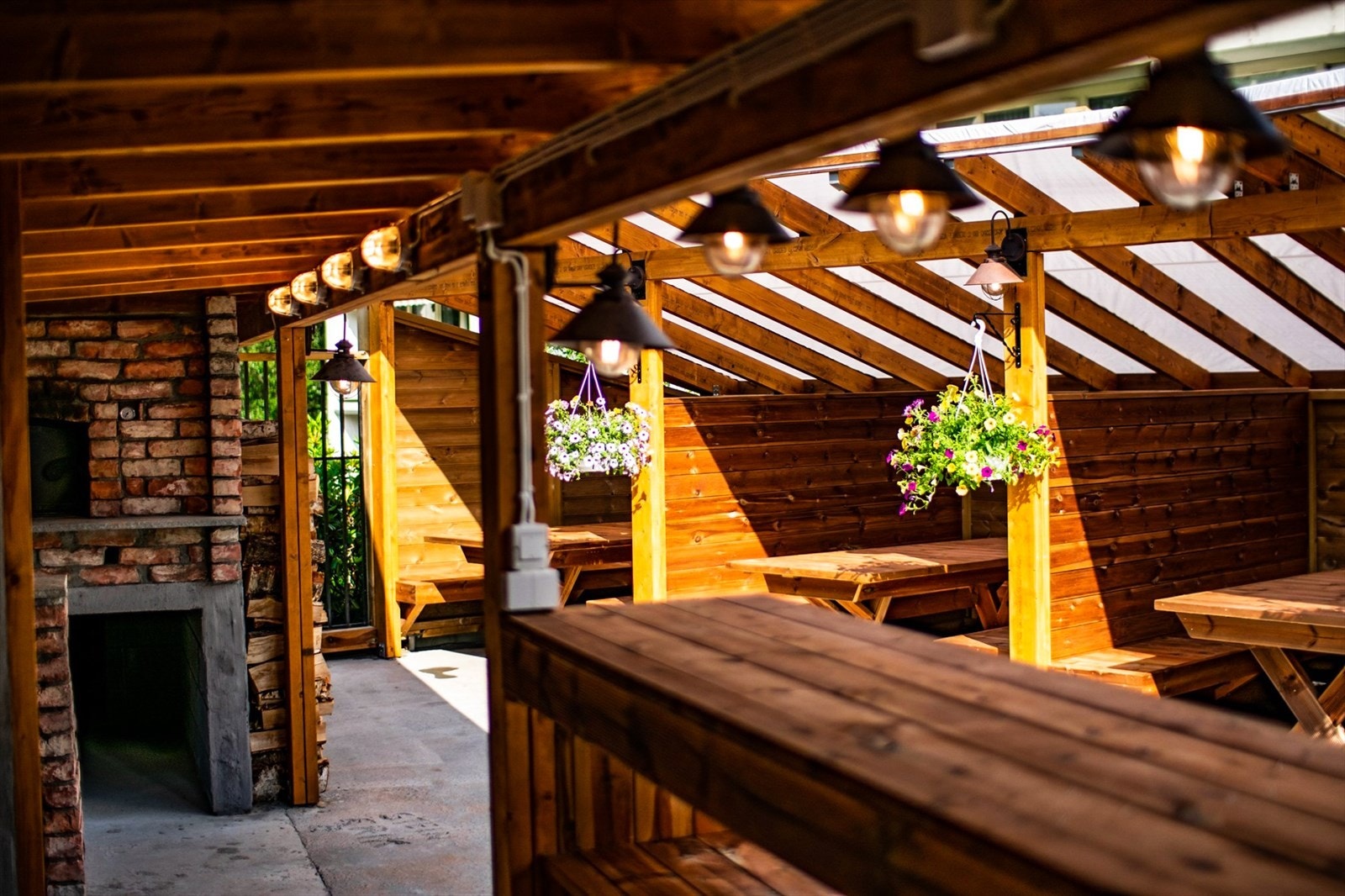 Felles grillplass med grill og bakeovn - svært koselig uteområde som alle i borettslaget kan benytte seg av. Galleribilde